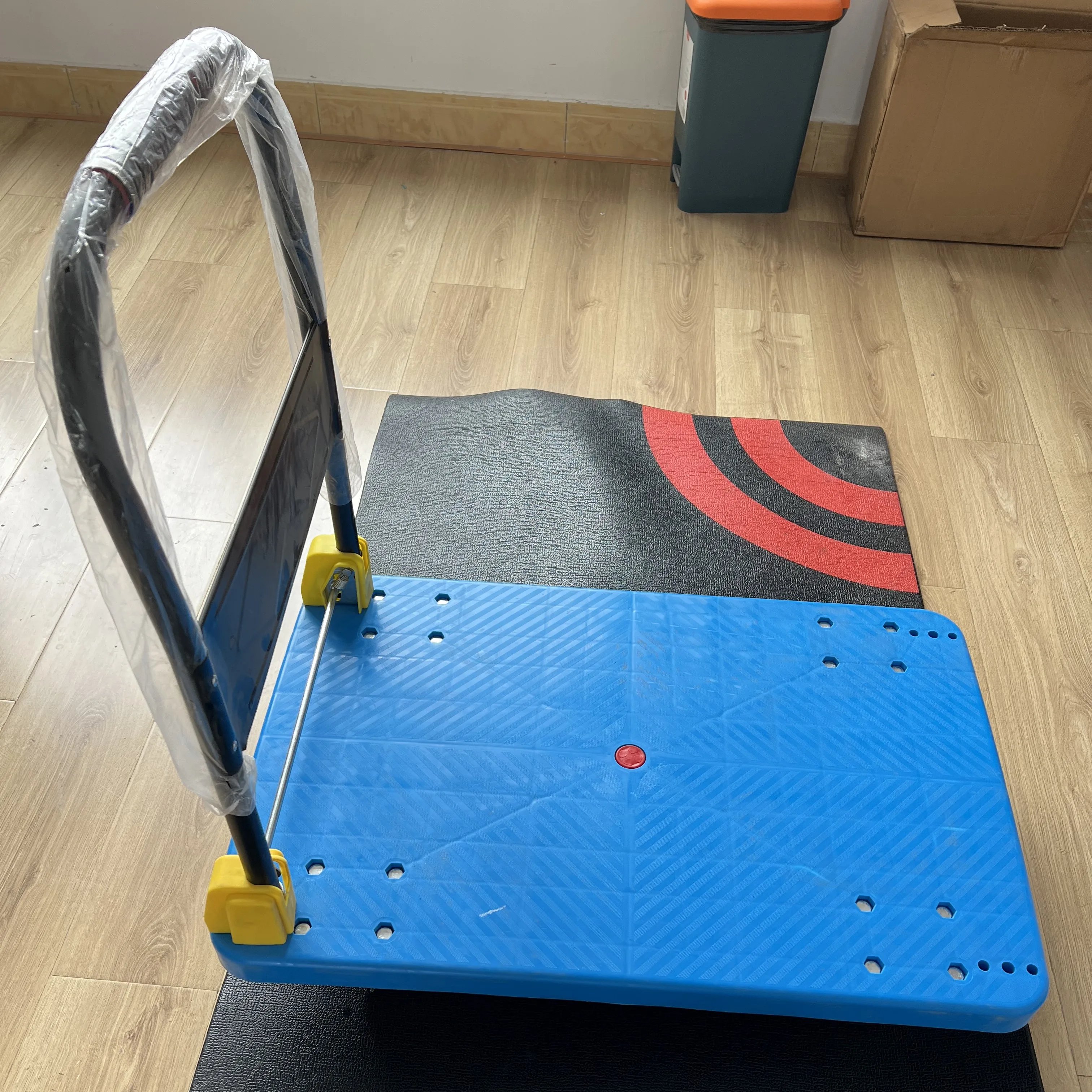 2024 hot sale Four Wheels Platform 90*60cm blue ABS Plastic Folding Hand Trolley 300kg utility cart