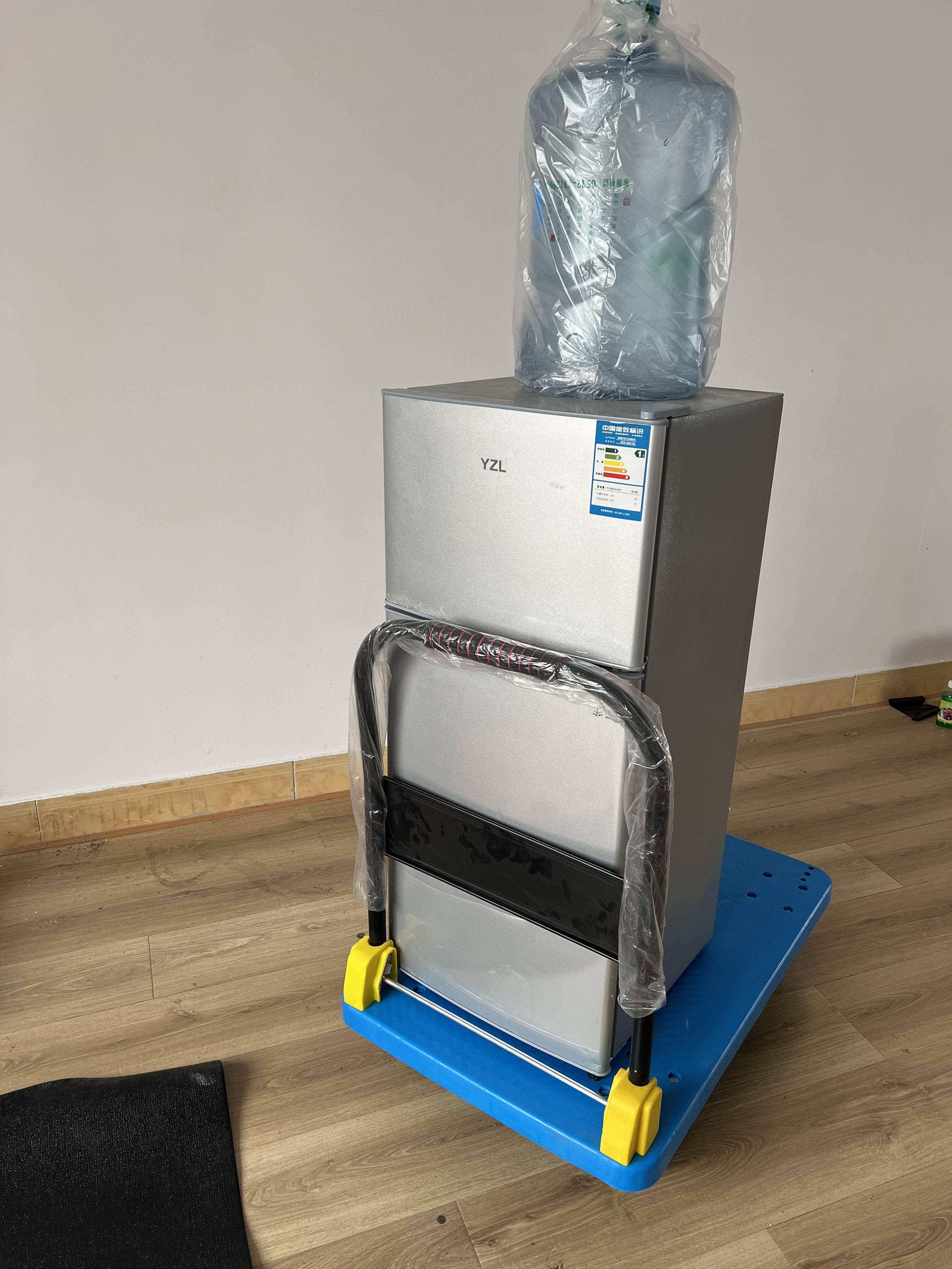 2024 hot sale Four Wheels Platform 90*60cm blue ABS Plastic Folding Hand Trolley 300kg utility cart