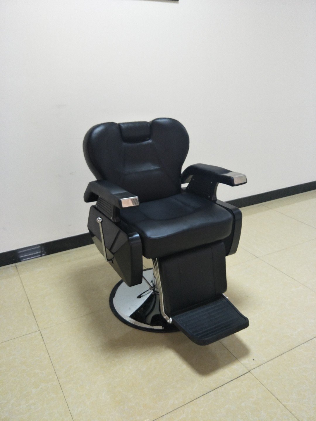 High Quality Antique Style Black Barber Shop Chair With Pedal Hair Salon Equipment Swivel And Height Adjustable