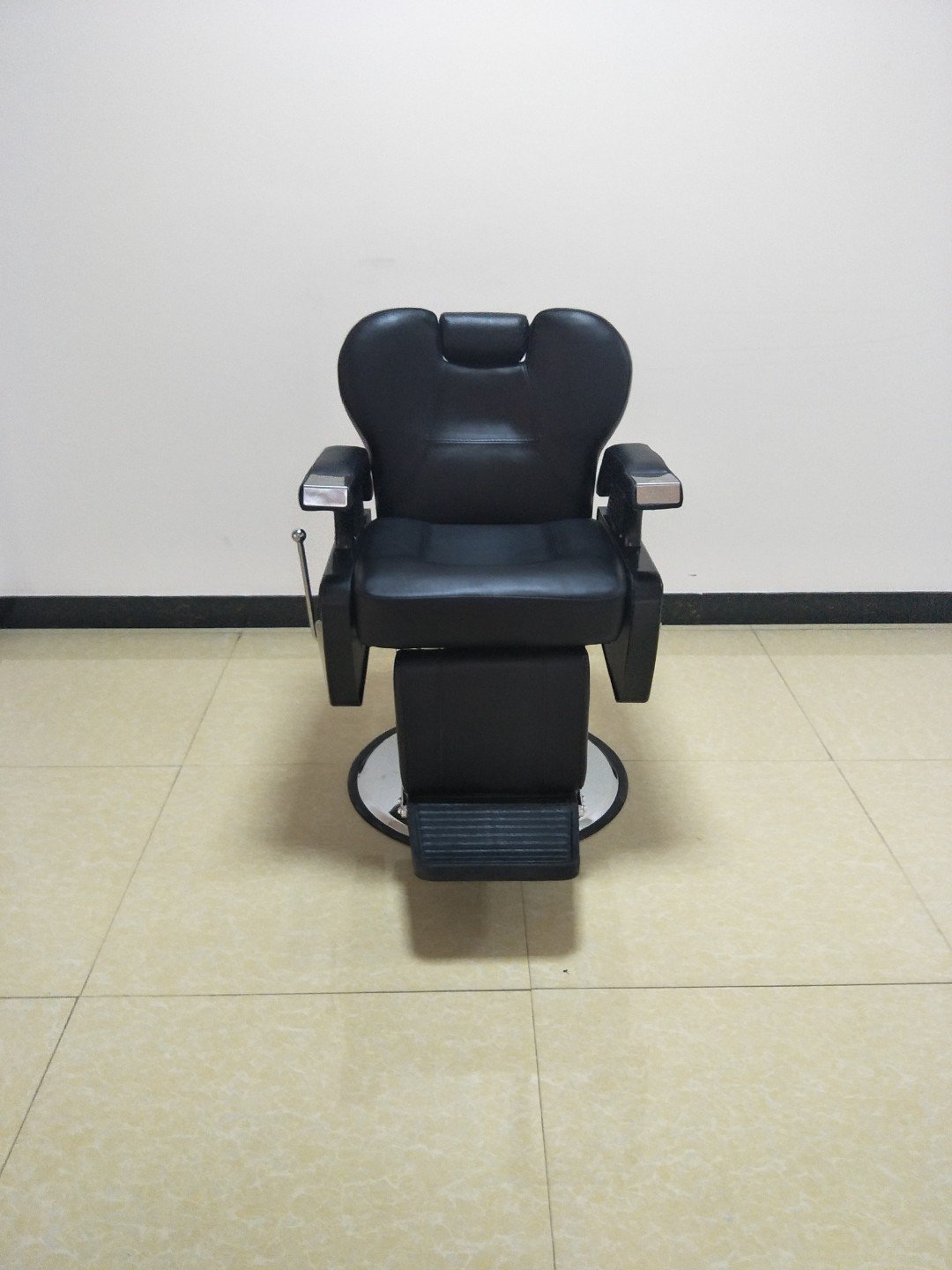 High Quality Antique Style Black Barber Shop Chair With Pedal Hair Salon Equipment Swivel And Height Adjustable