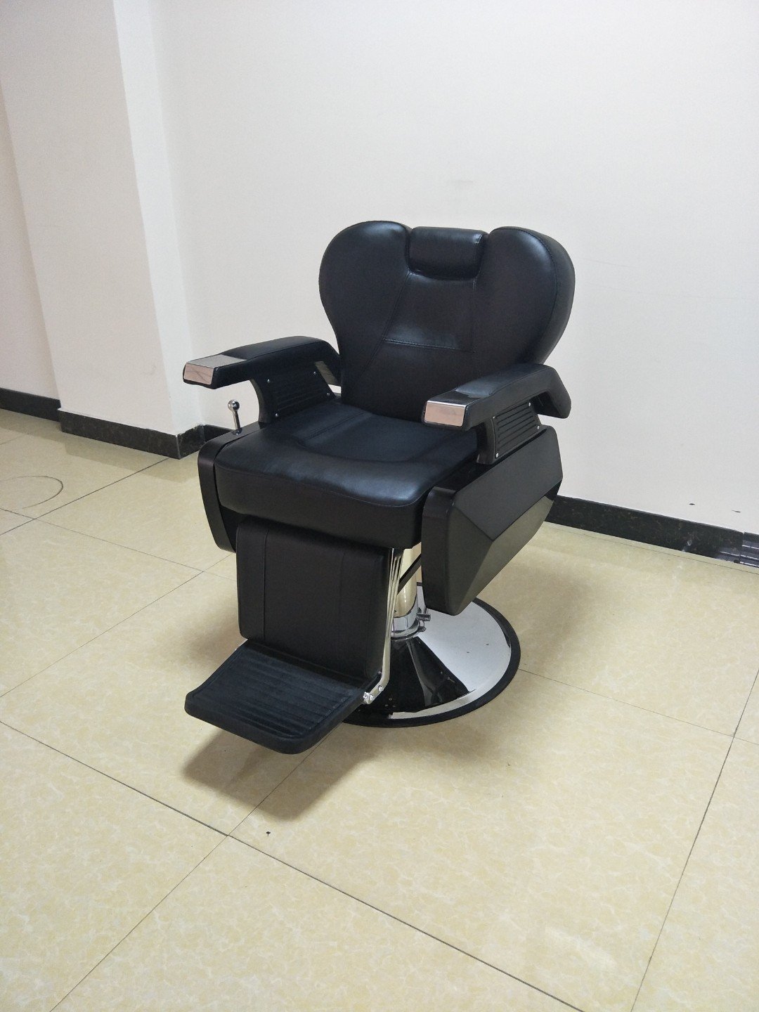 High Quality Antique Style Black Barber Shop Chair With Pedal Hair Salon Equipment Swivel And Height Adjustable