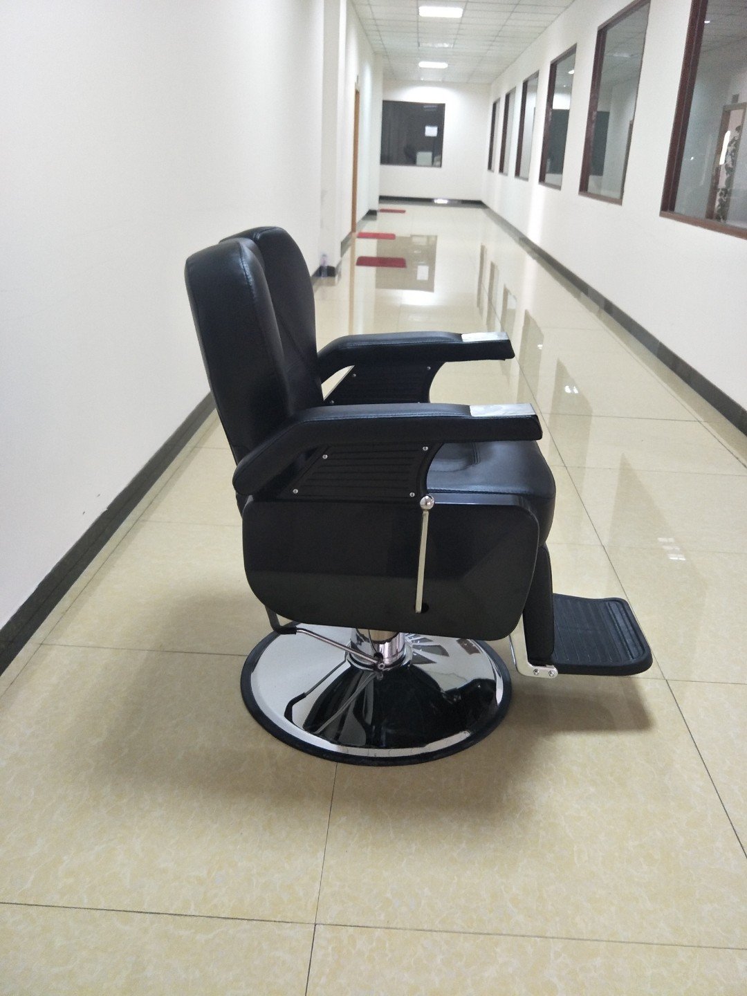 High Quality Antique Style Black Barber Shop Chair With Pedal Hair Salon Equipment Swivel And Height Adjustable