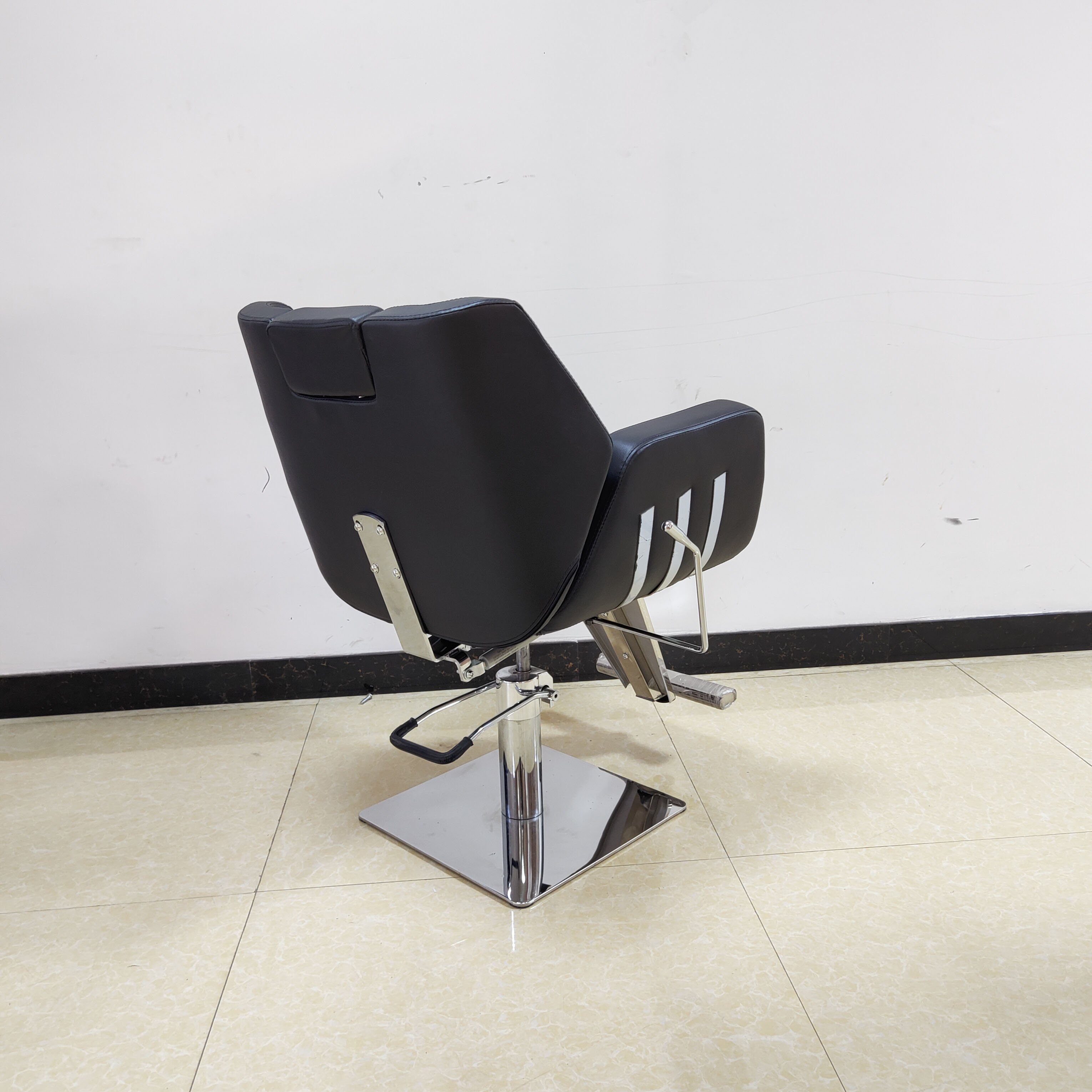 2024 Latest Custom modern fashion black leather hair salon furniture Salon Chair Barber Chairs For Sale