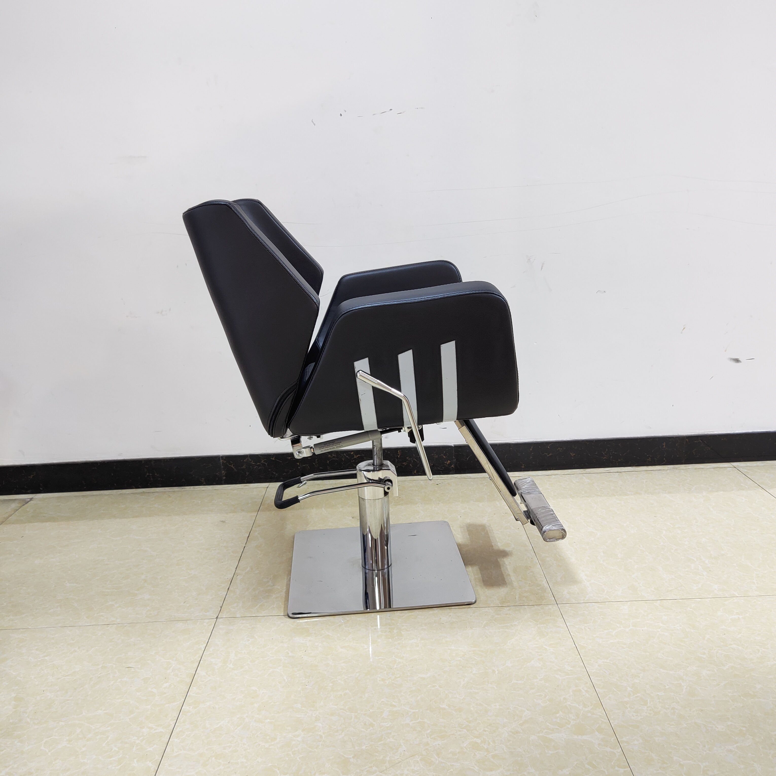 2024 Latest Custom modern fashion black leather hair salon furniture Salon Chair Barber Chairs For Sale
