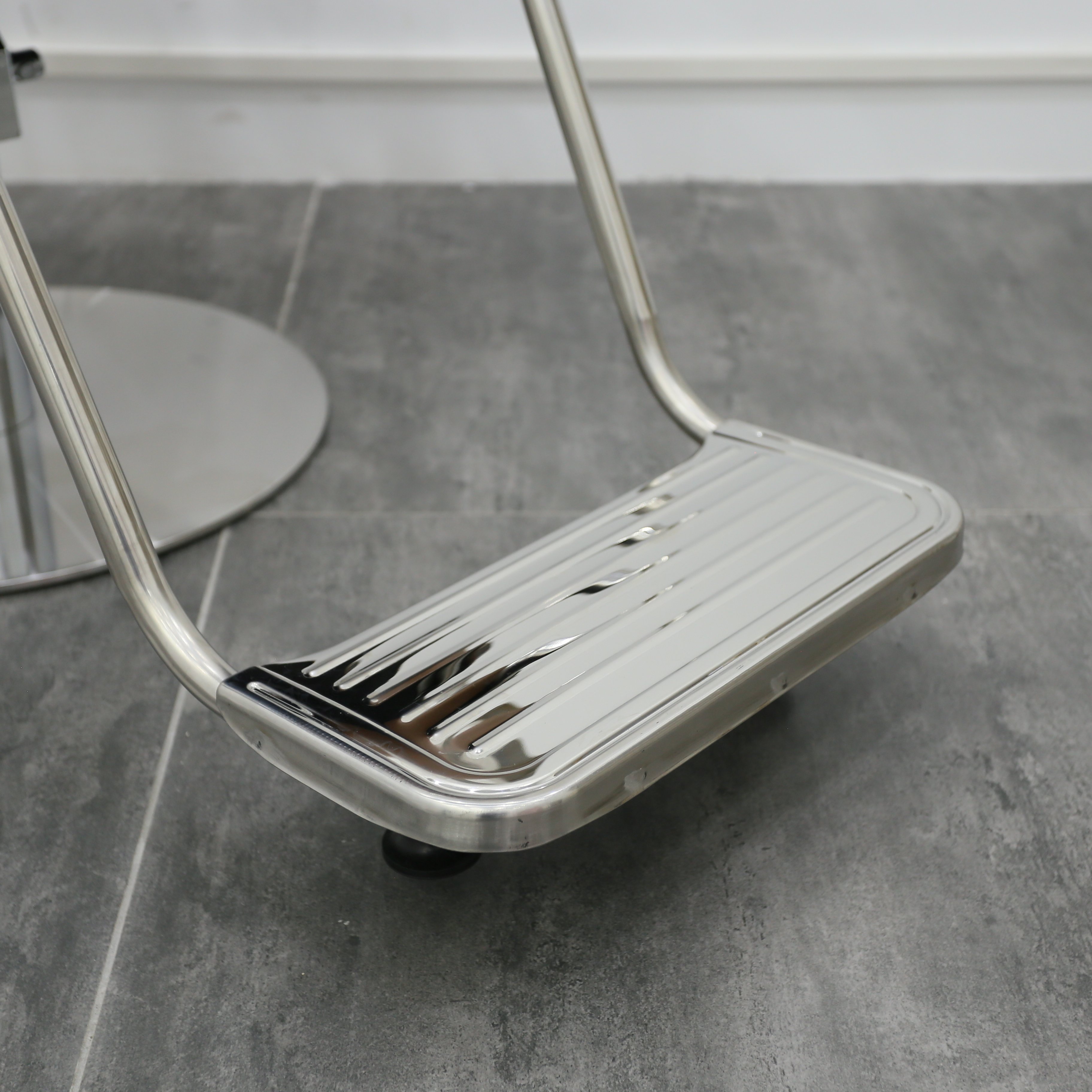Can rotate and lift stainless steel metal men's barber Chair