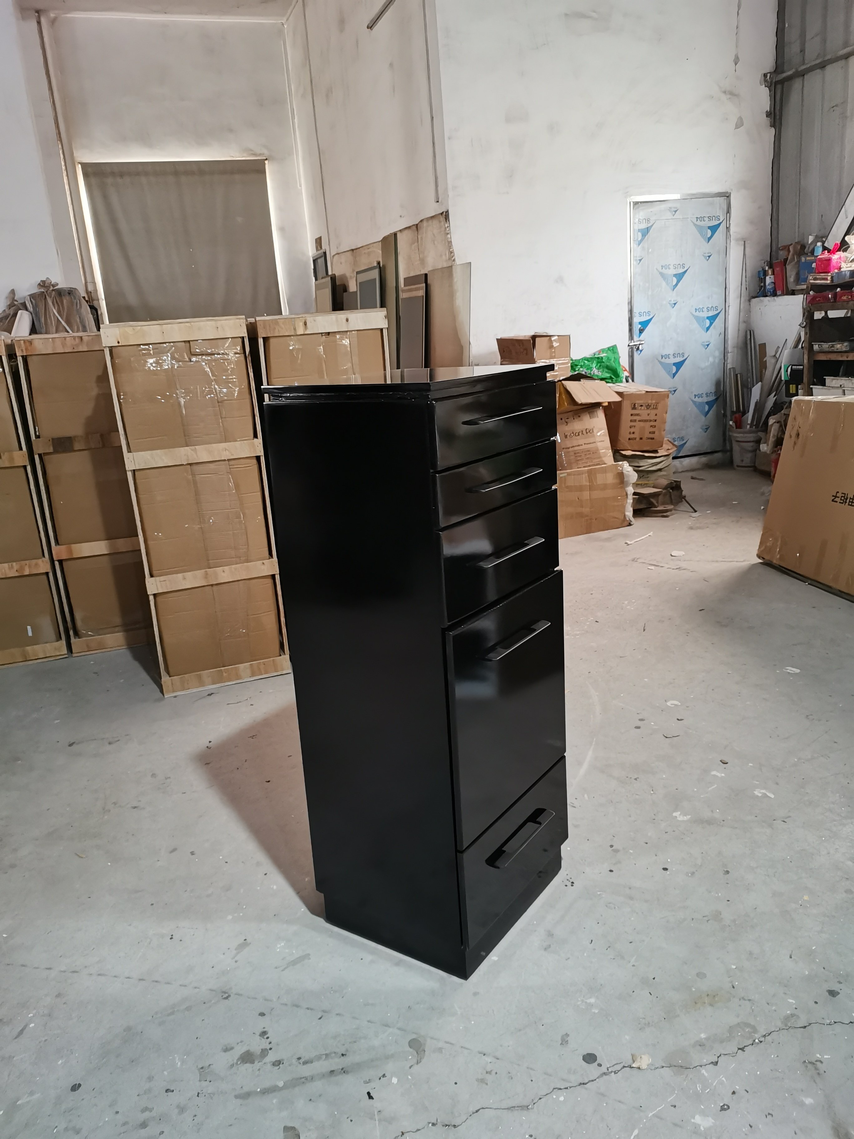 2023 Latest High Quality Heavy Duty Black Barber Cabinet Salon Trolley Storage Cabinet 10 Years Warranty
