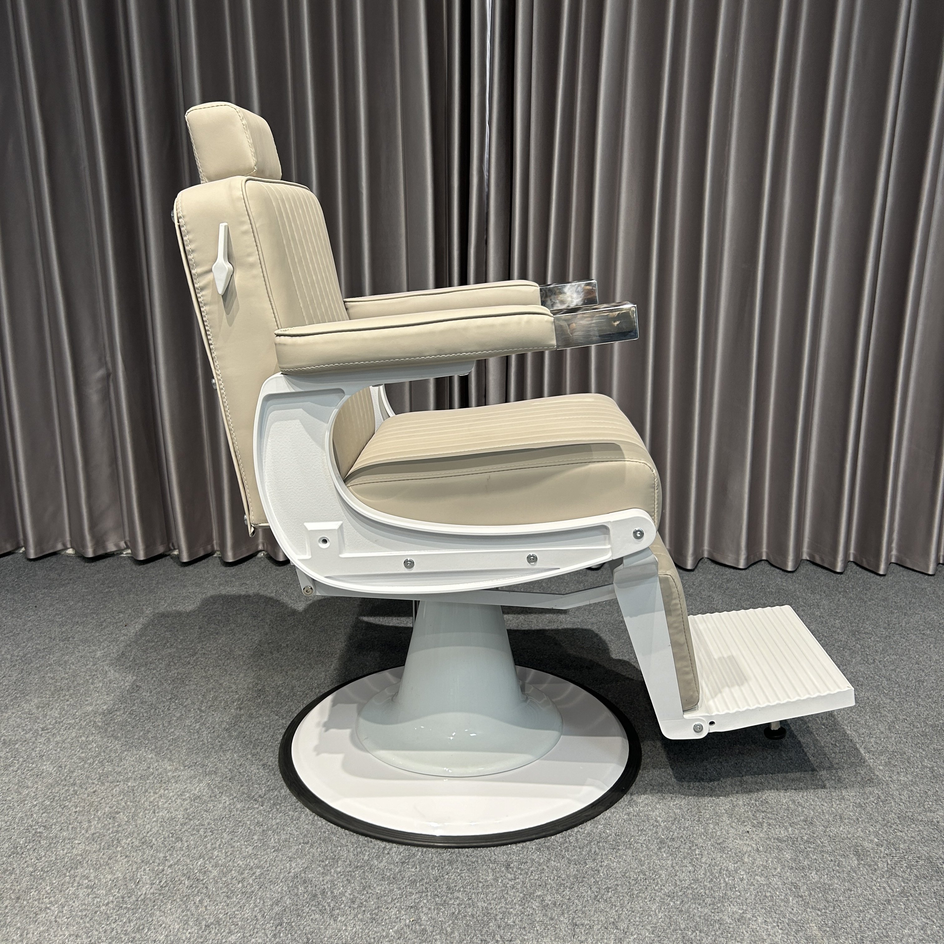 Factory directly supplies vintage white saloon Barbershop chaise Longue Styling Chair Barber Chair Hair salon