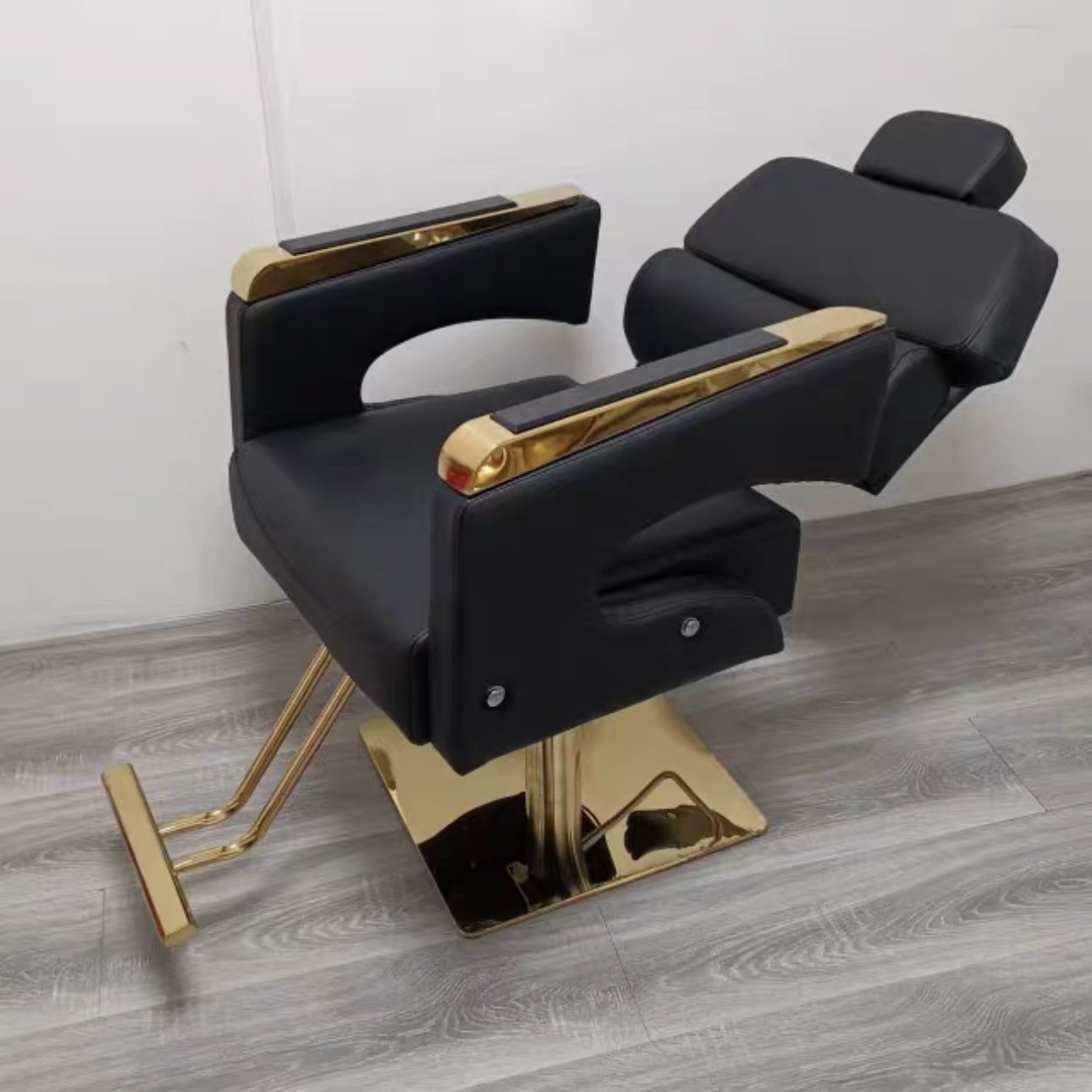 Best-selling Light Grey Leather Hydraulic Barber Chair For Salon Best Price From Manufacturer For Living Room Or Outdoor Use