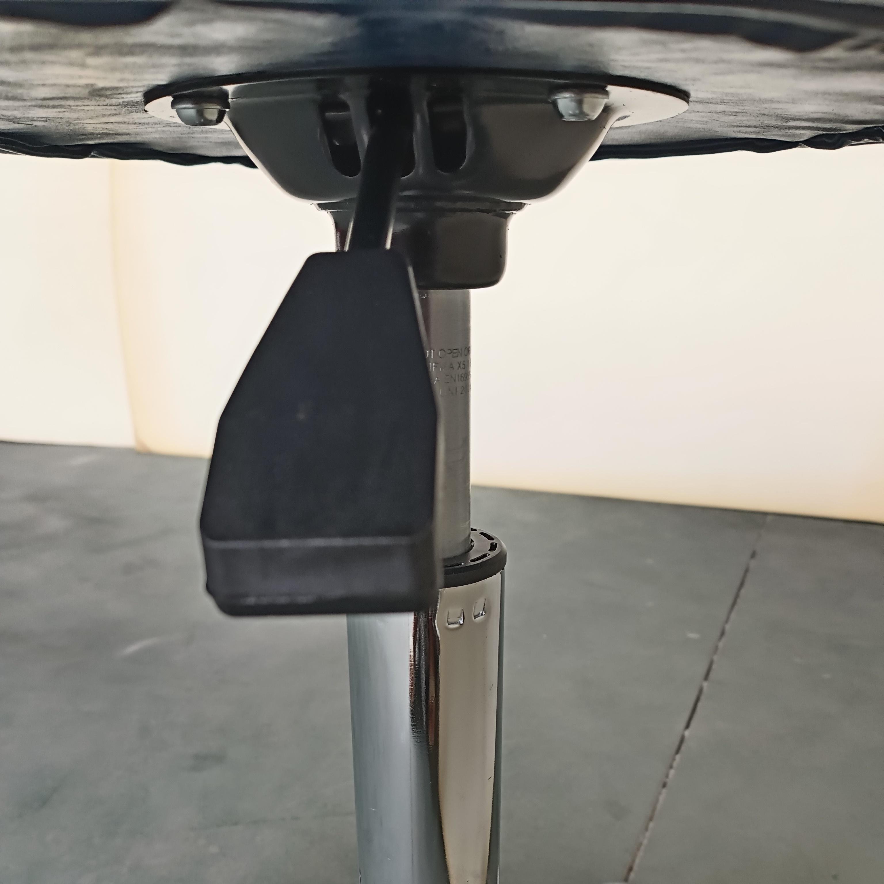 Salon stool beauty stool for master dentist saddle stool lift height