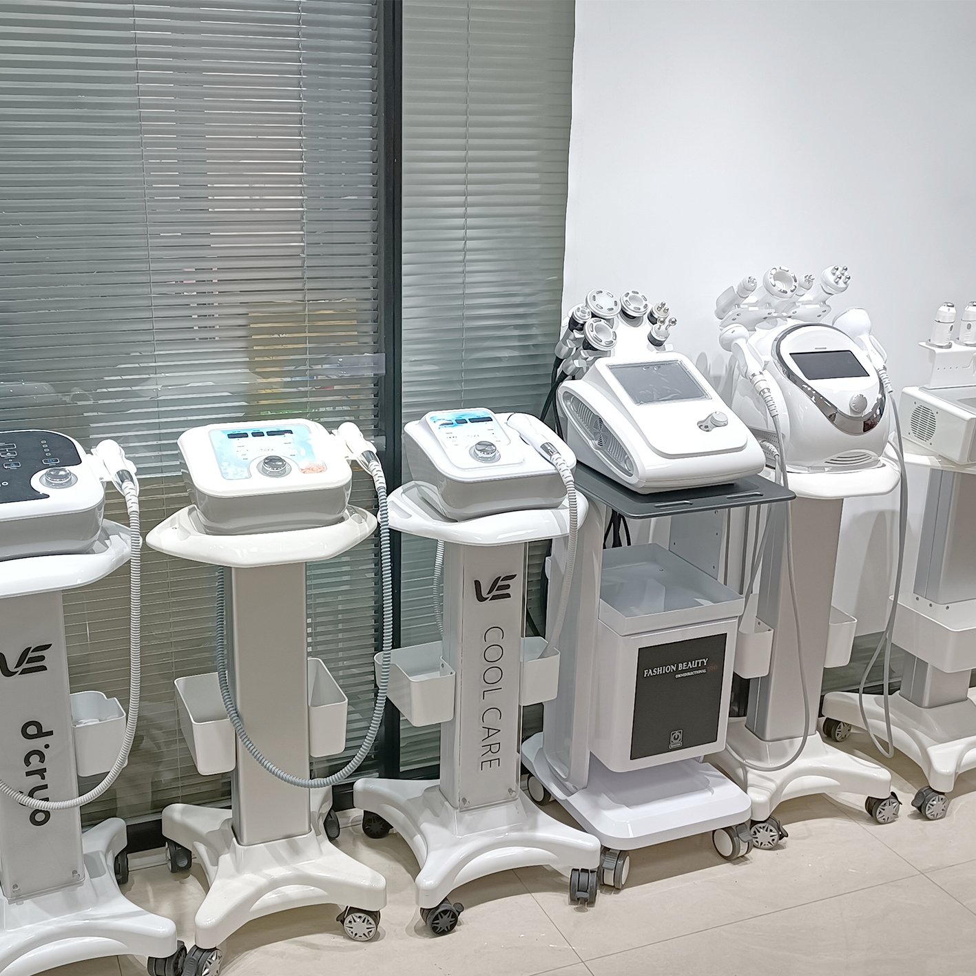 WEIYI 2022 Korea Technology Rolling Trolley Salon And Spa Use Moving Stand Trolley For Beauty Machine Display With Wheel