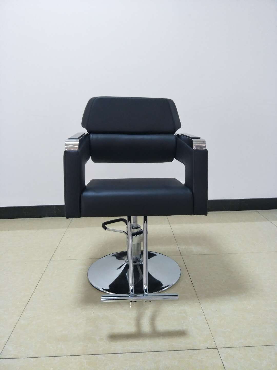 2024Latest Hot Sales Luxury High Quality Hair Salon Haircut Chair For Beauty Salon Adjustable High Seat Barber Chair Salon