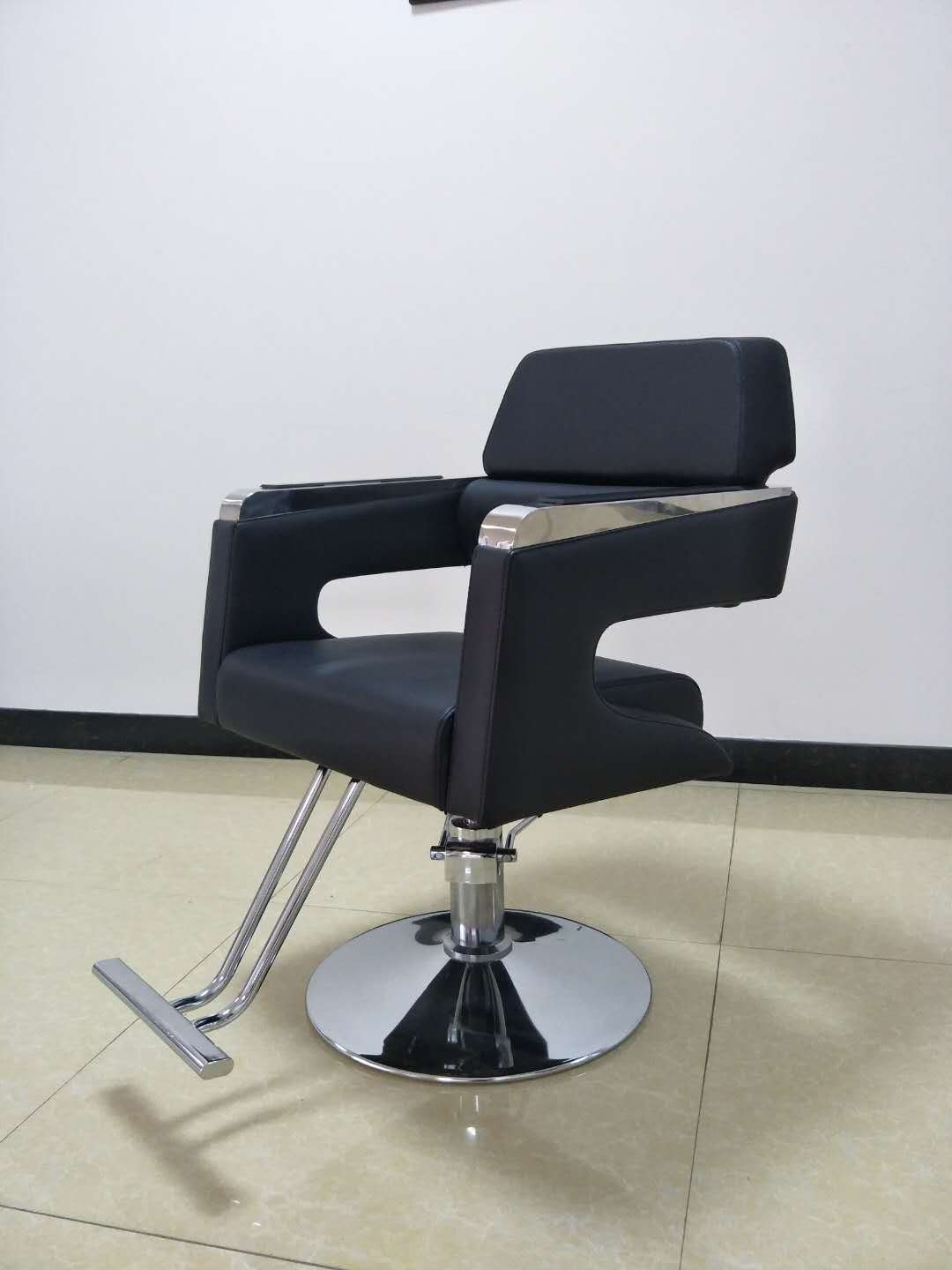 2024Latest Hot Sales Luxury High Quality Hair Salon Haircut Chair For Beauty Salon Adjustable High Seat Barber Chair Salon