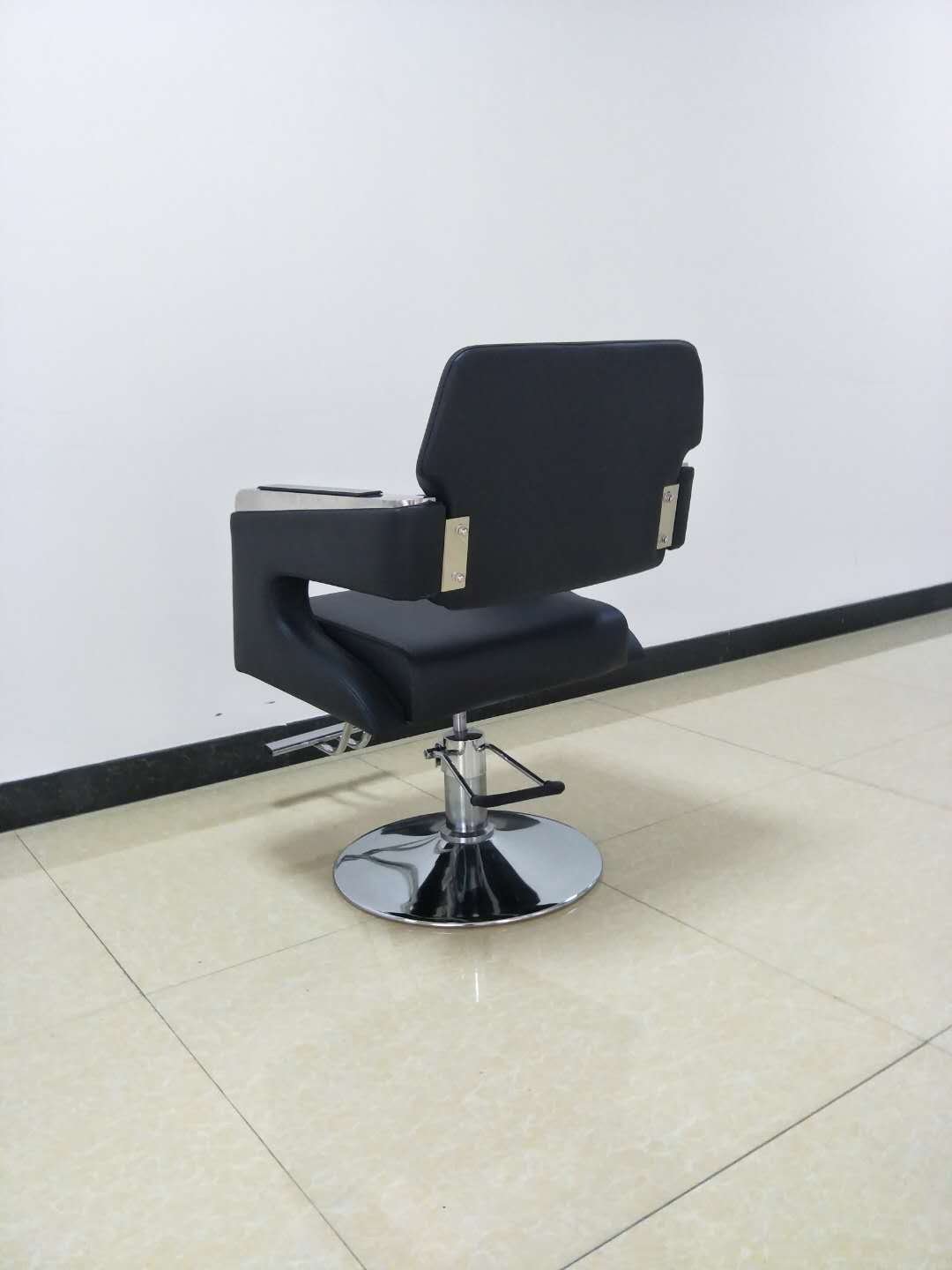 2024Latest Hot Sales Luxury High Quality Hair Salon Haircut Chair For Beauty Salon Adjustable High Seat Barber Chair Salon