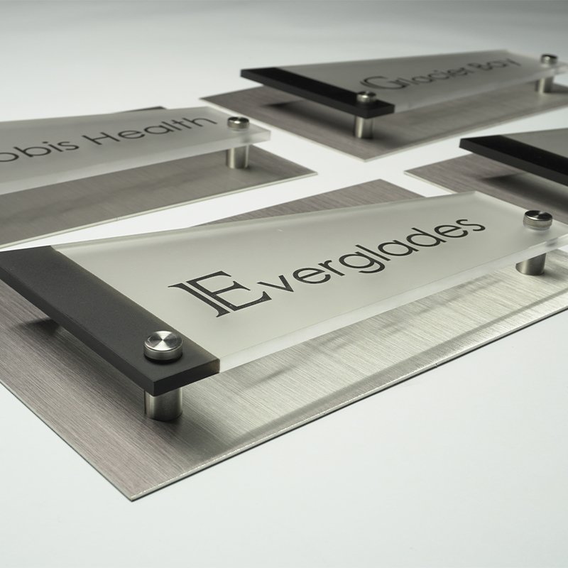 Acrylic Custom Size Billboard Outdoor And Indoor Logo Display Stand Acrylic Billboard Signs