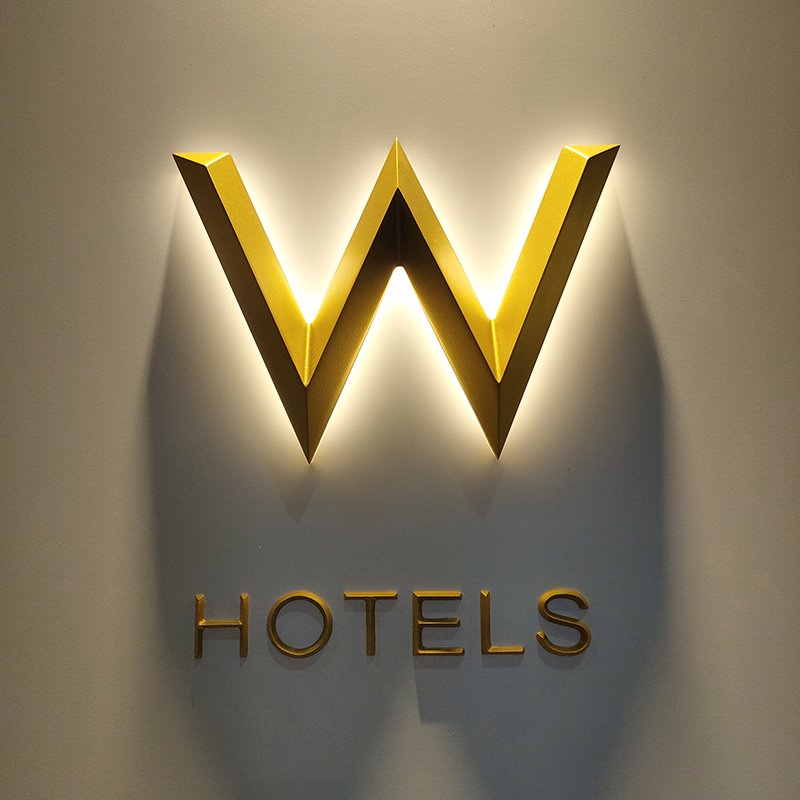 Personalized Free Design Ezd Illuminated 3D LED Channel Letters Signage Golden Backlit Business Outdoor Sign with Light