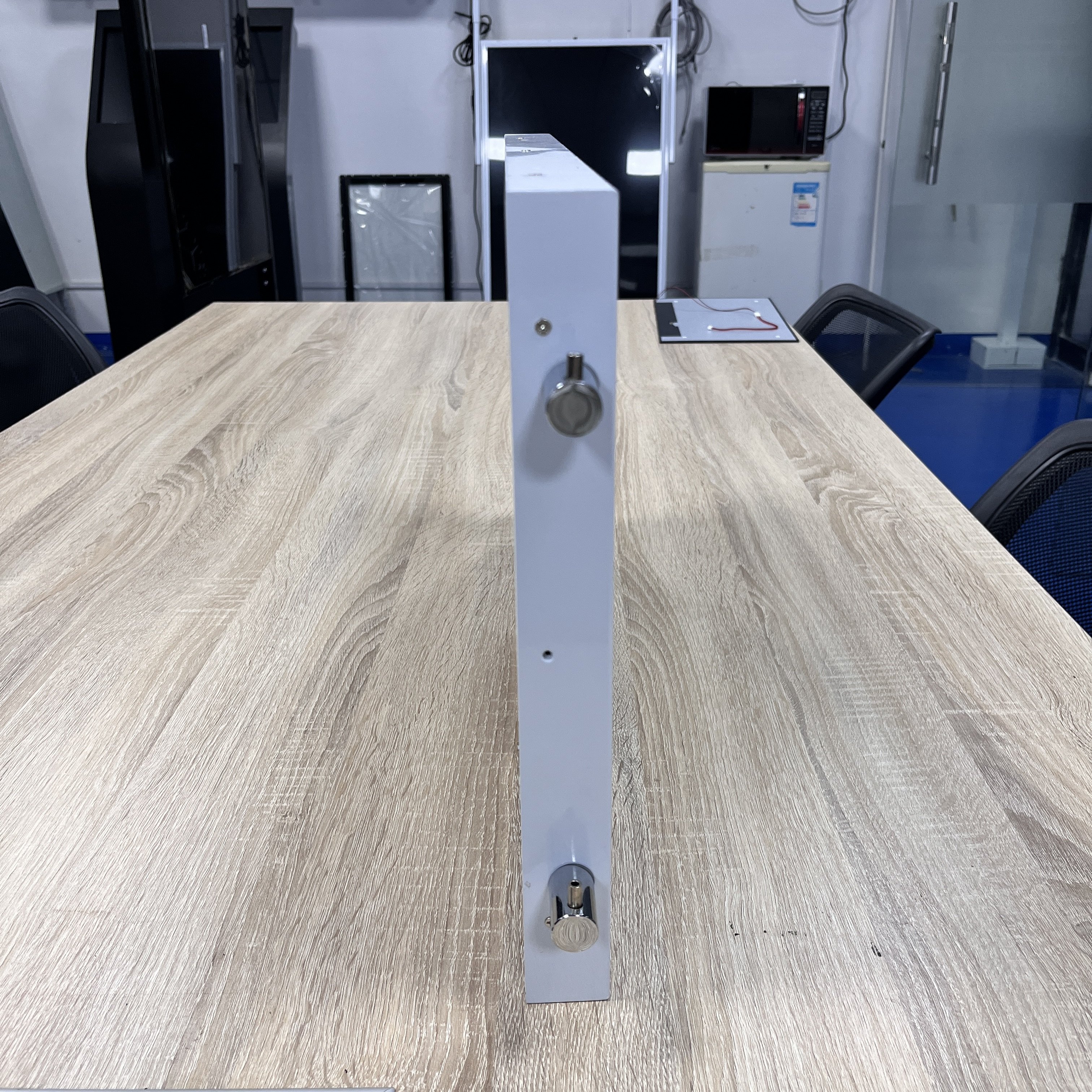 21.5 Inch Innovative Shop Window Expose Displays 2K Dual-sides Triple-sides High Brightness LCD Advertising Display Android 11