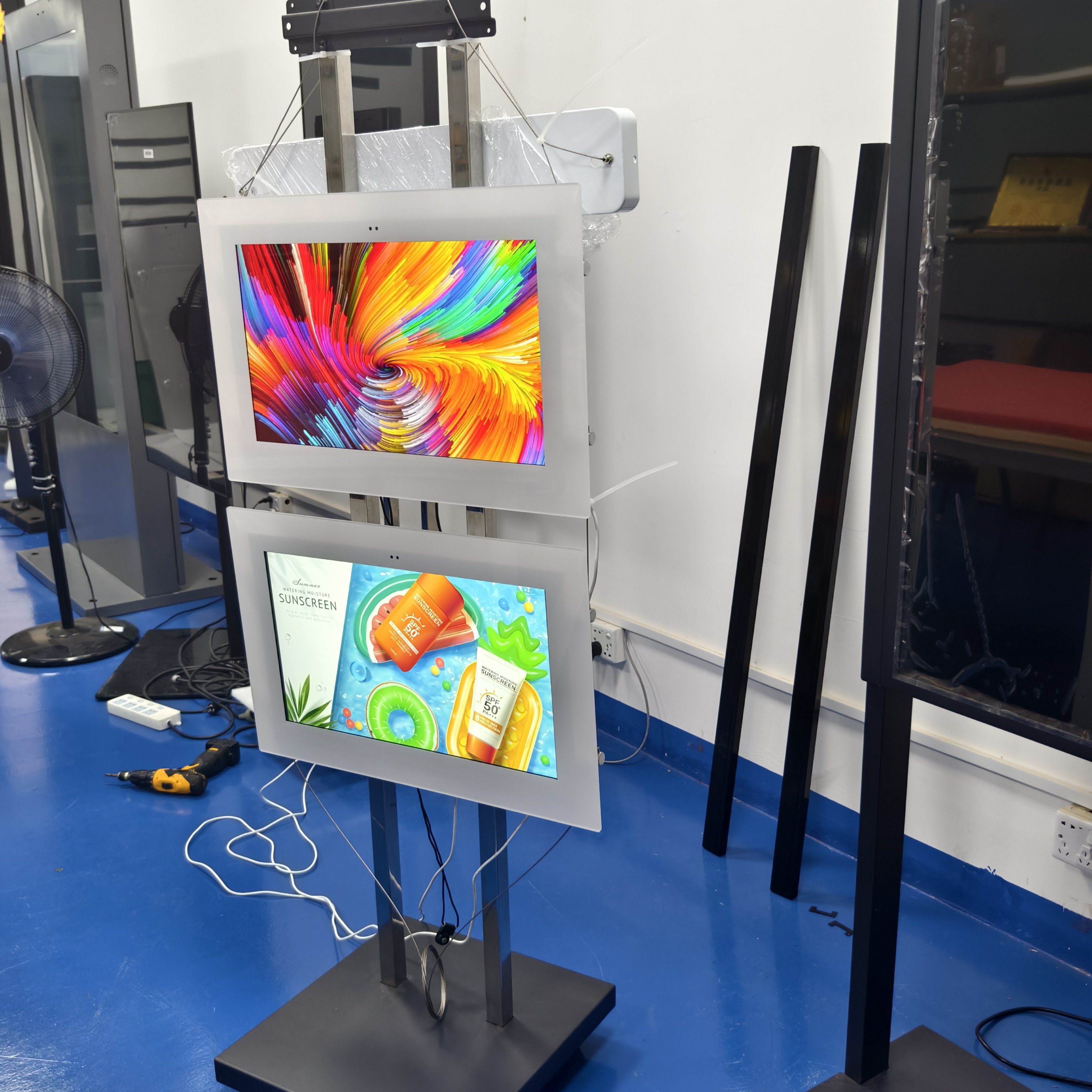 21.5 Inch Innovative Shop Window Expose Displays 2K Dual-sides Triple-sides High Brightness LCD Advertising Display Android 11