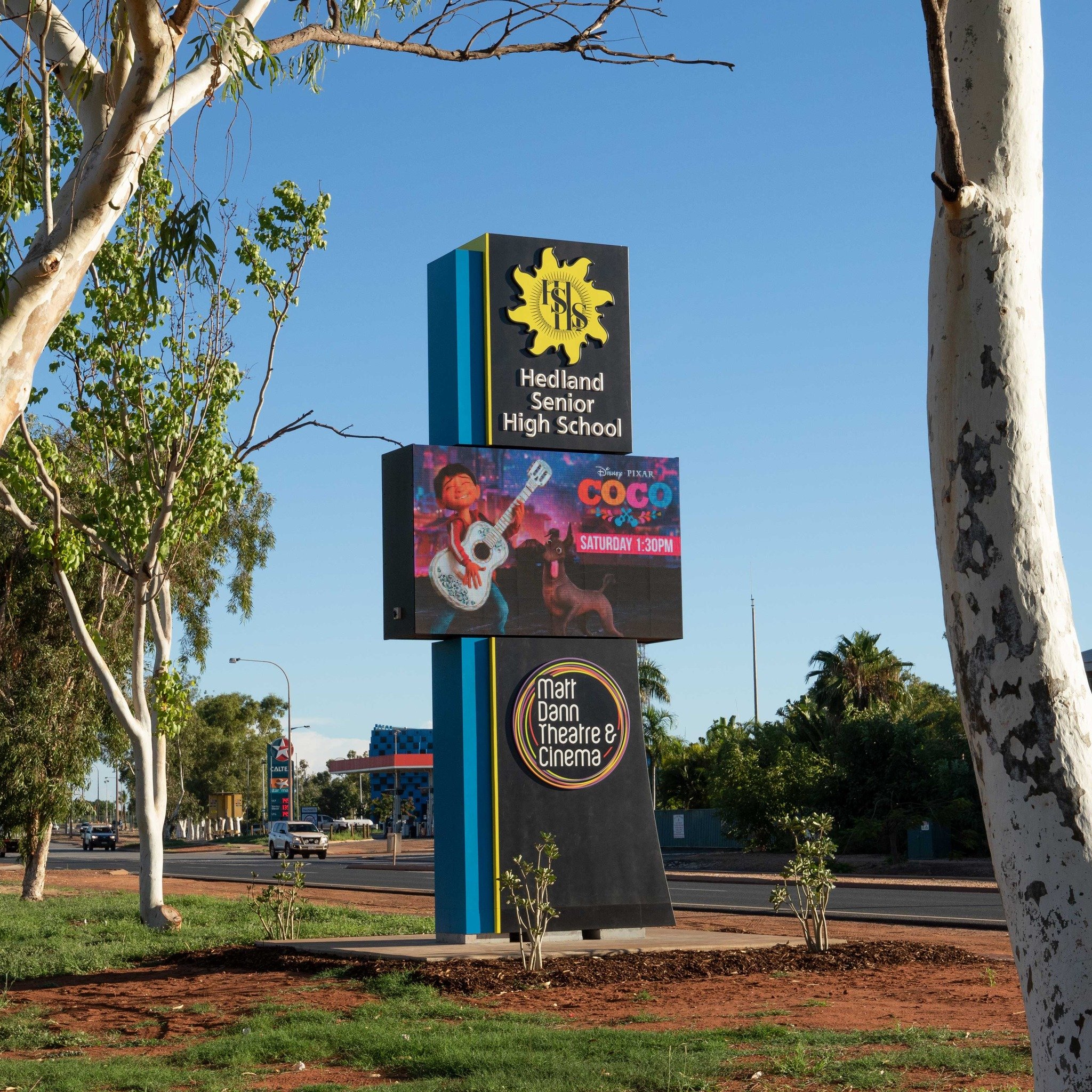 Outdoor Waterproof Cabinet Module P2.5 P3 P4 P5 P6 P8 P10 Advertising Pylon Board Sign Banner Totem LED Billboard Display Screen