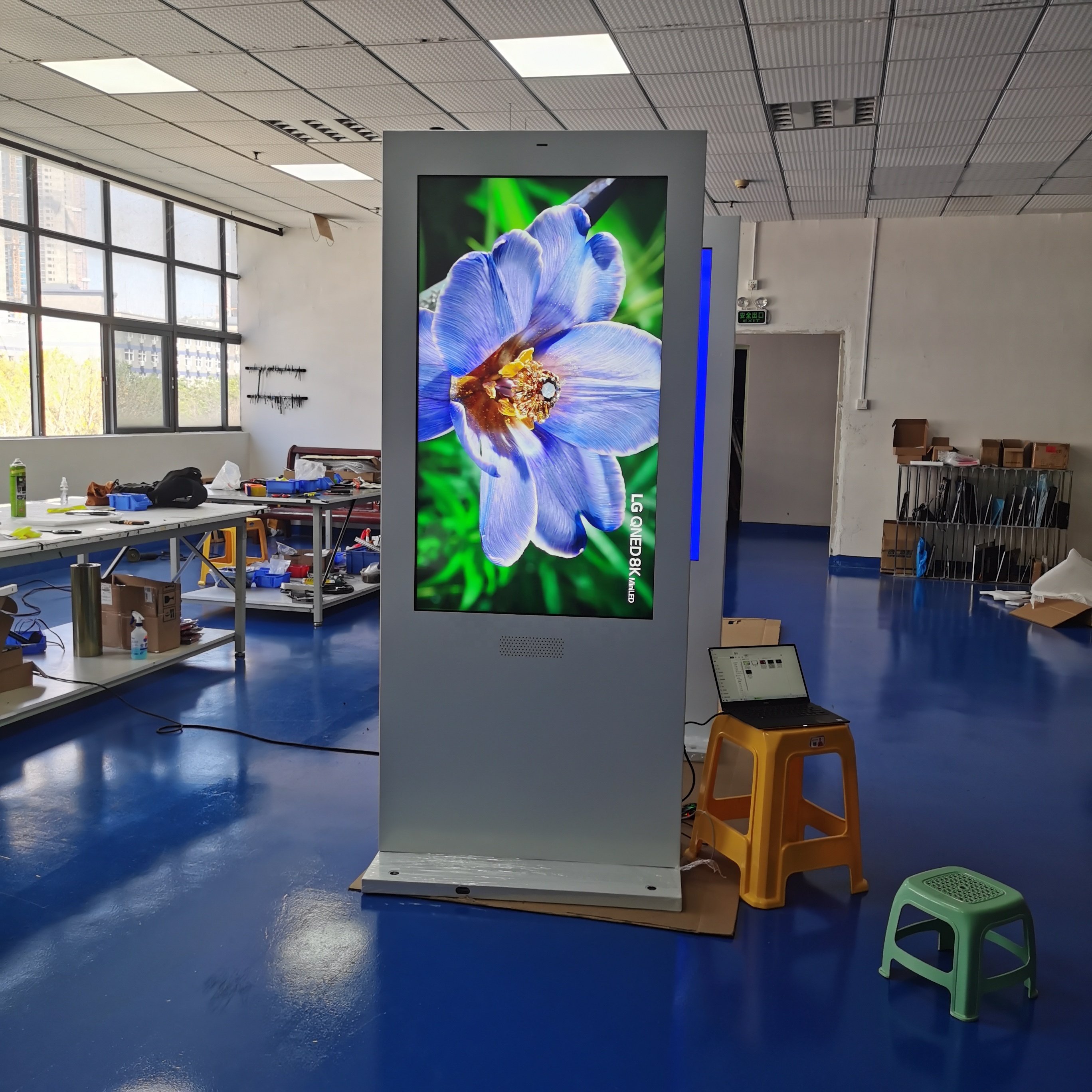 4K 32/43/49/55/65/75 Inch Stands Indoor Advertising LCD Screen Digital Signage Display with Touch Optional