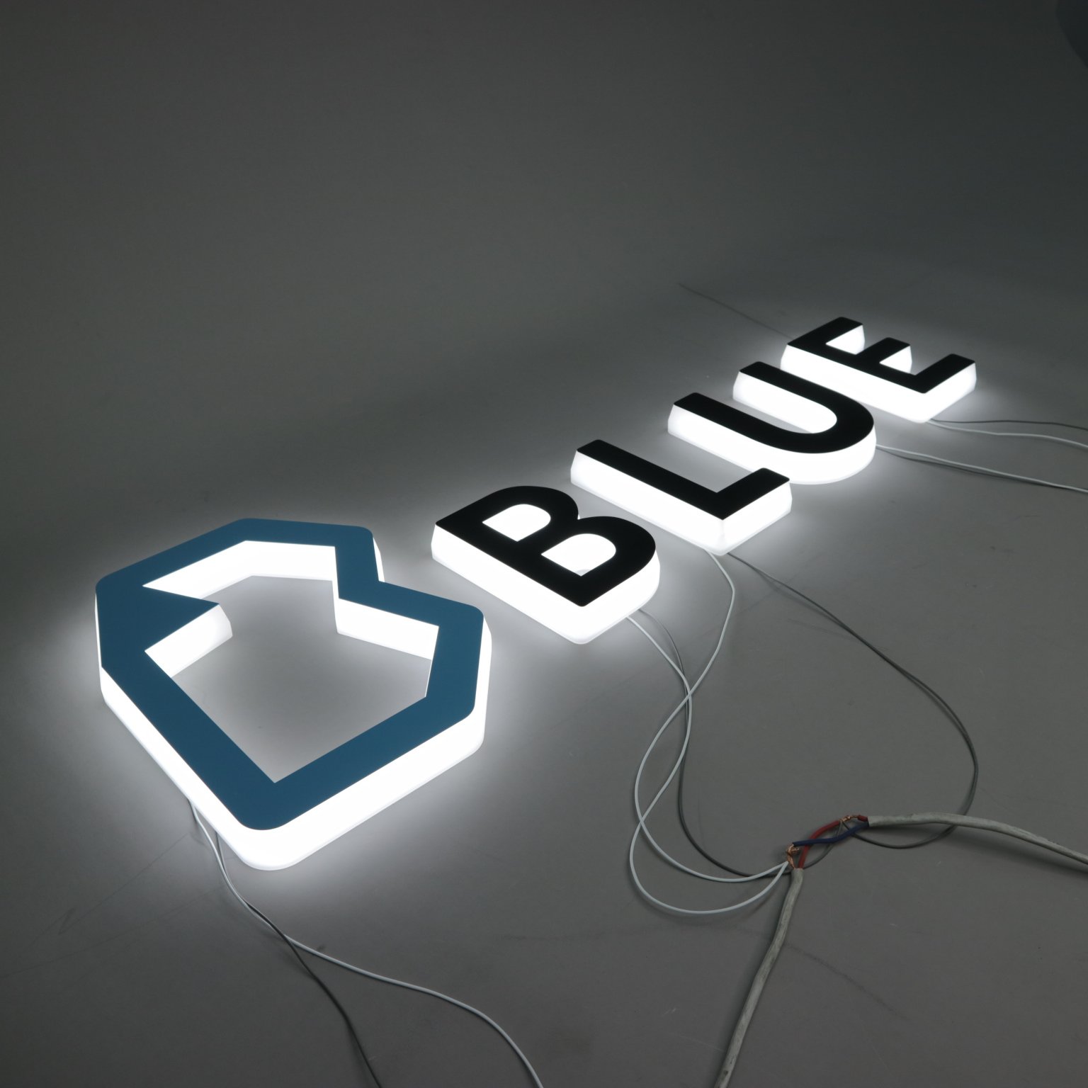 CARREY Customized Store Sign 3D Channel Letter Logo Signs Hotel Acrylic Signage glow Sign Board for Shop