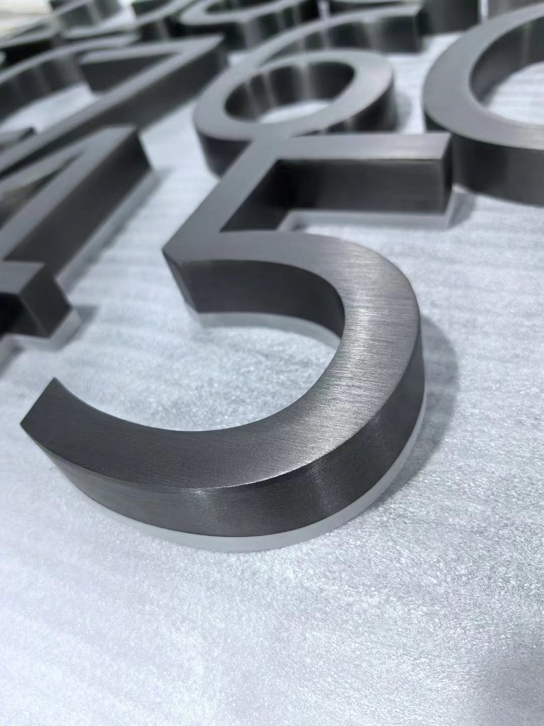 Direct Manufacturer's 3D Illuminated House Numbers 4D Letters Acrylic Glow Sign Board Advertising Light Boxes