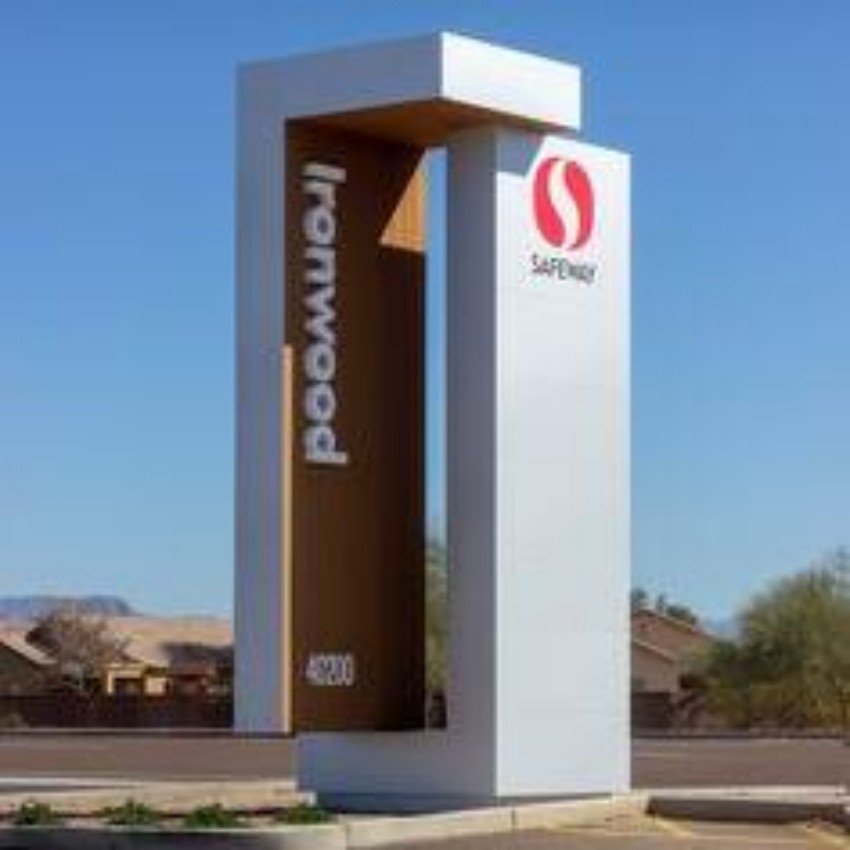 Metal exterior freestanding wayfinding pillar pylon sign street directional information message guide street totem sign board