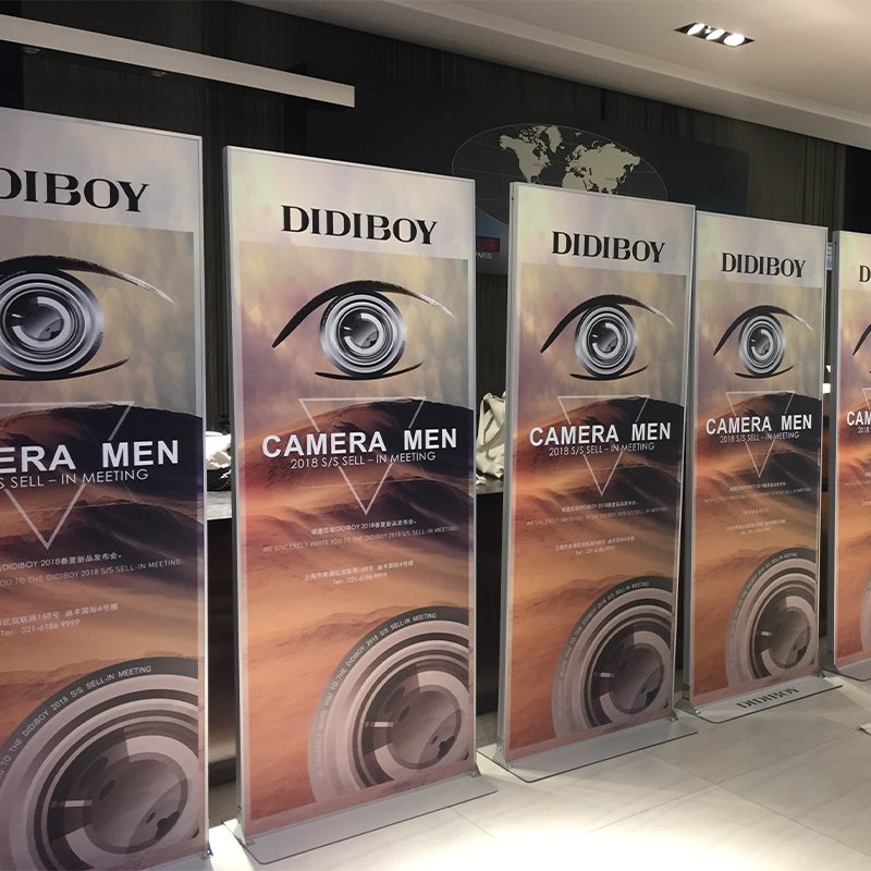 Hot Sales Deluxe Aluminum Roll-Up Display Full Wide Base Outdoor Exhibit Banner Stand KT Board Display Stand Advertising
