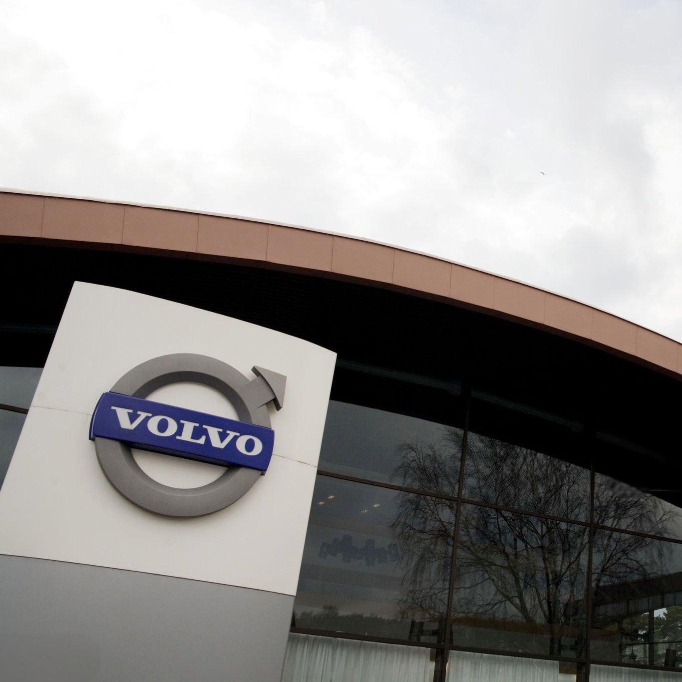 Free Standing Large Metal Volvo Pylon Sign Customizable Acrylic Message Guiding Board Car 4S Shop Colorful Lighting Advertising