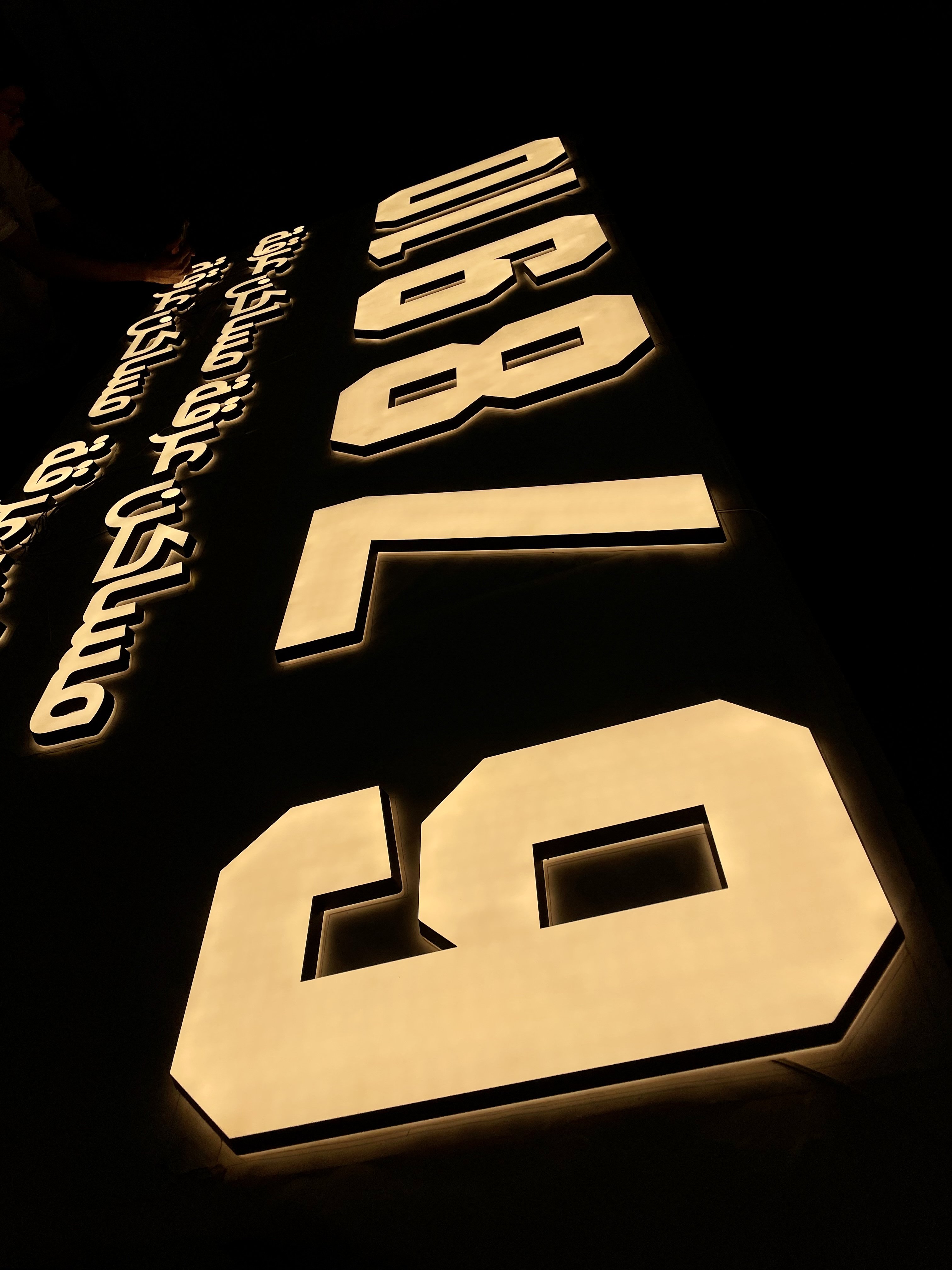 SHINING 12V Direct Factory 3D Acrylic Signs Front White Back Green Led Sign Board Outdoor Business Sign
