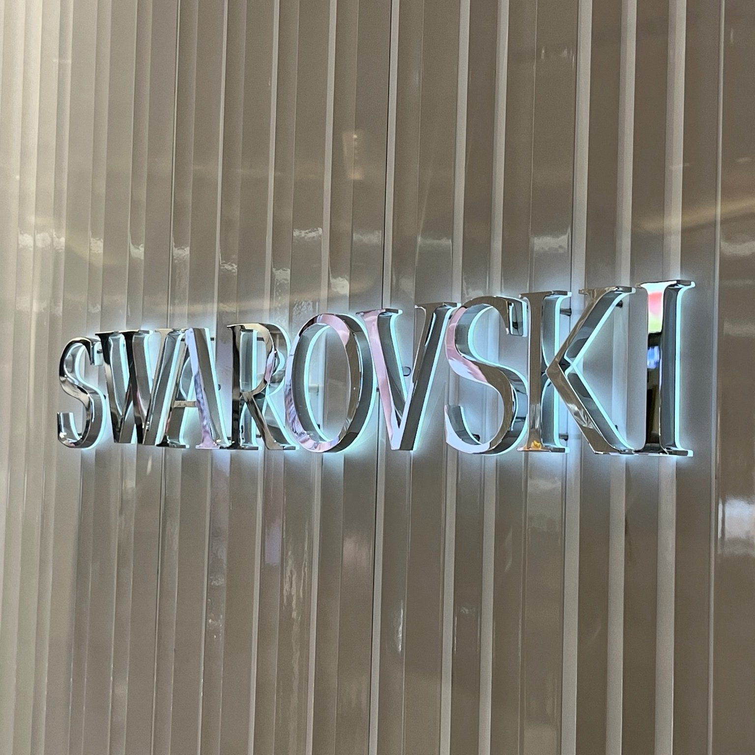 Advertising Sign mirror Board Outdoor Building 3D Logo business sign halo crystal Custom Design Light Led Sign Board
