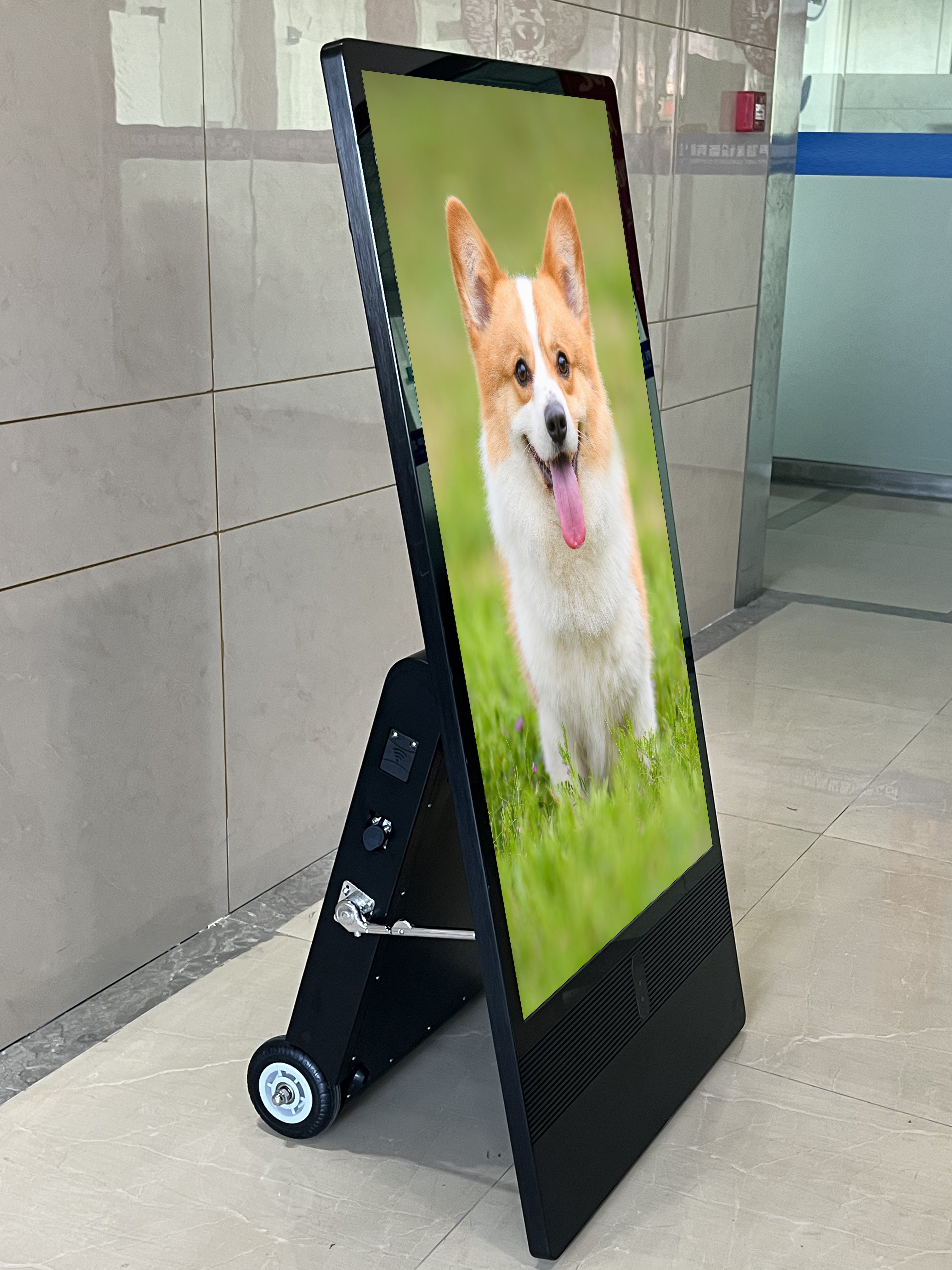 Movable digital poster outdoor touch lcd portable with wheels display advertising charging digital signage battery powered
