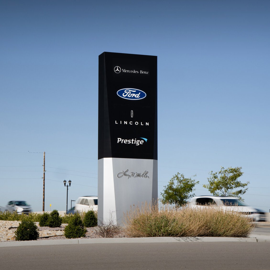 Fashion Factory Direct Sales Outdoor Advertising Illuminate Pylon Sign Board Standing Pylon Sign