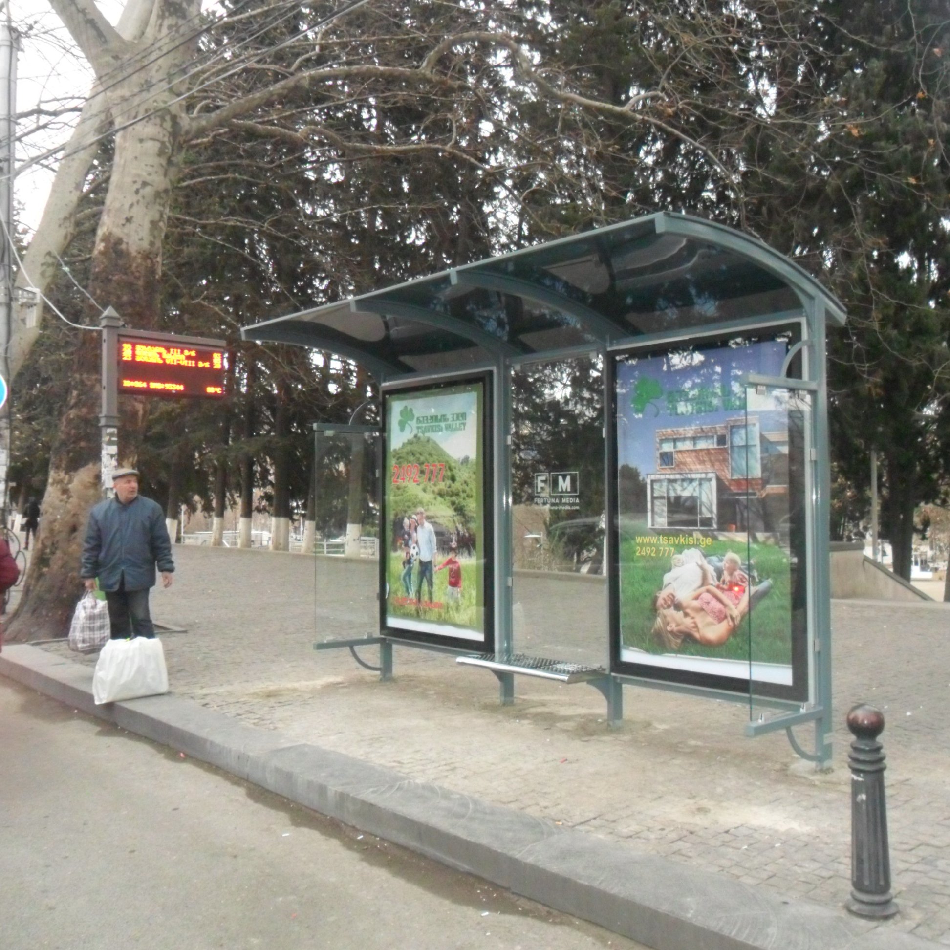 2022 New High Quality Bus Stop MUPi Shelter CLP Custom Shape Outdoor Aluminum Frame Light Box Best Advertisement Bus Shelter