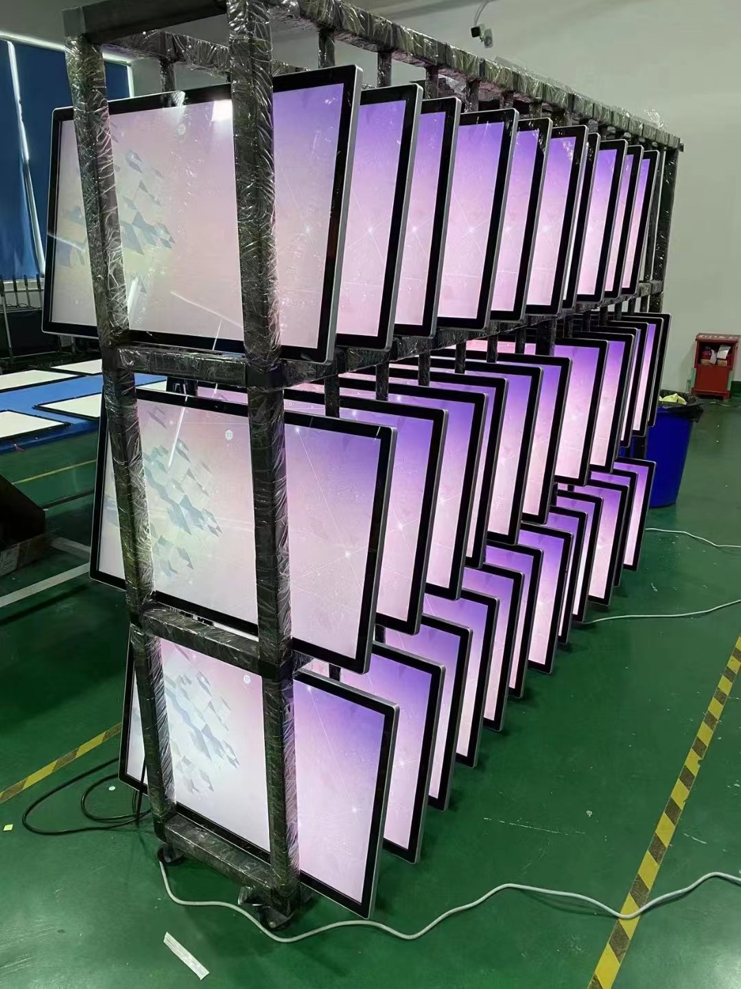 32 43 55 inch Wall mounted digital signage menu board LCD split screen display advertising wall screen indoor