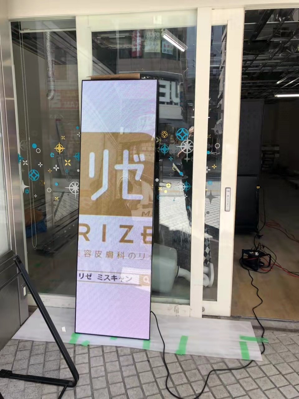 Floor Standing Indoor Led Video Advertising Screen Publicity Boards Equipment Graphic Digital Signage Led Poster Display