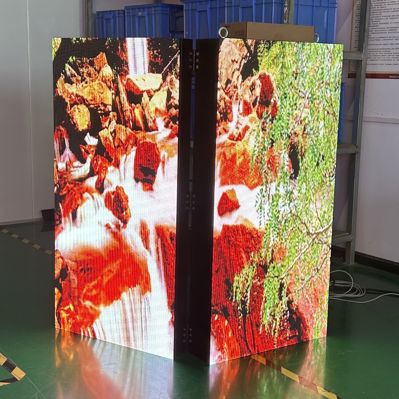 Remote Control Outdoor Advertising with Pole LED Displays P3.076 street light billboard led display