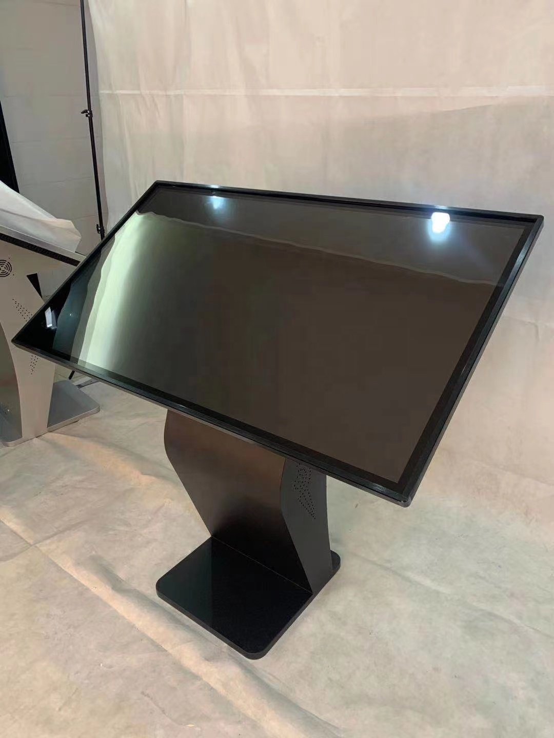 IR/PCAP touch screen interactive table stand kiosk restaurant menu digital board wifi bt information system