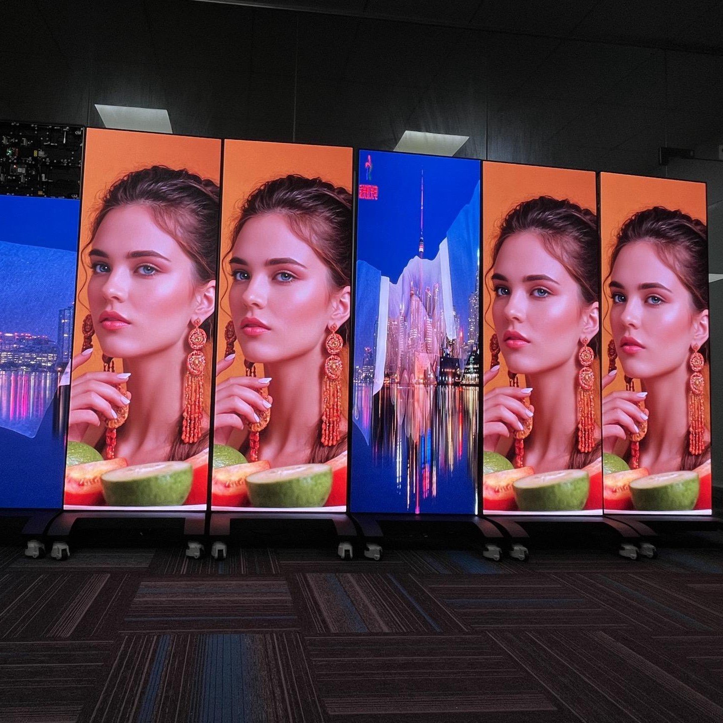Borderless 4K Indoor Digital Signage LCD Display Touchscreen Capability for Interactive Educational Experiences