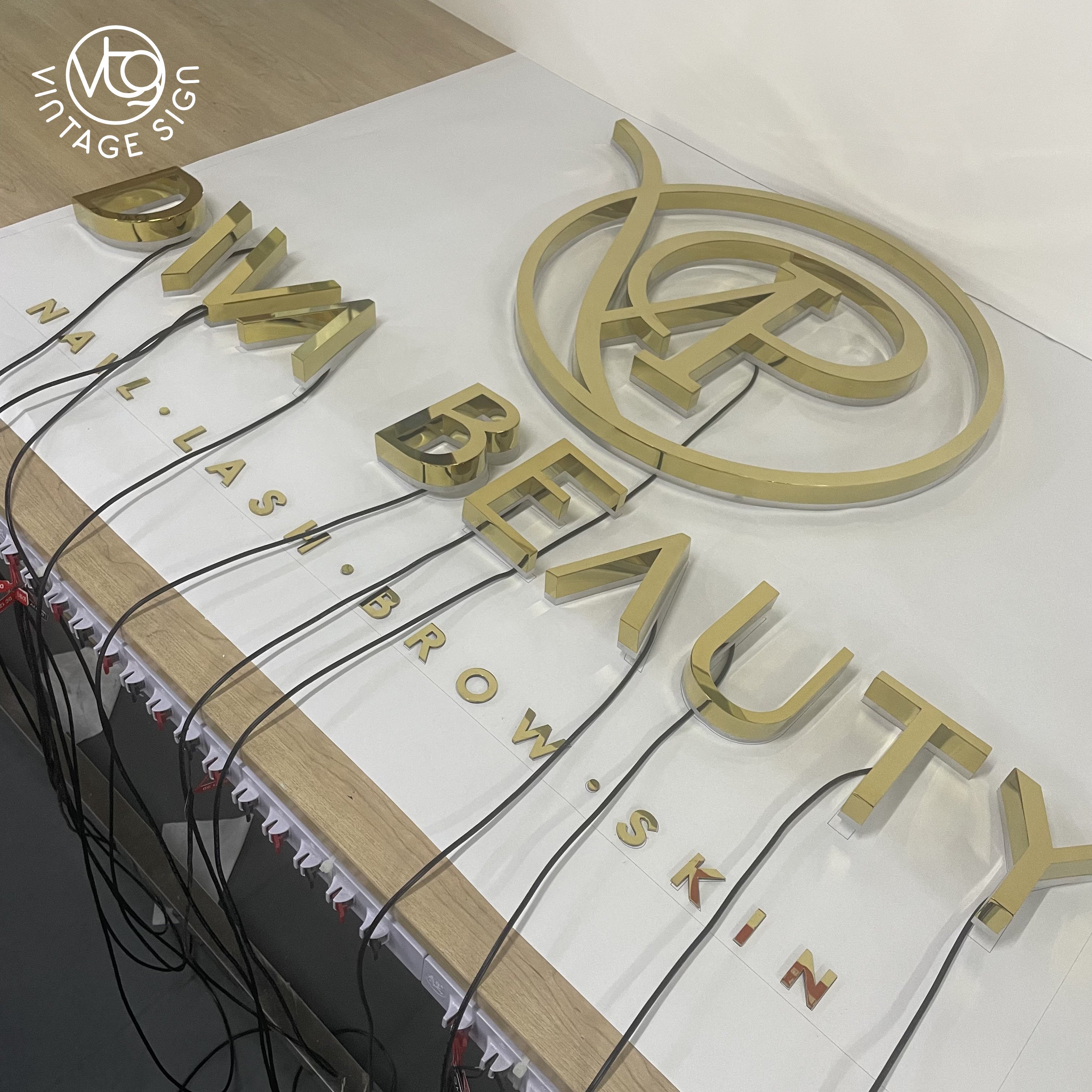 Store Front Outdoor Letter Acrylic Mini Business Logo Led Advertising Letters Sign Outdoor Waterproof Metal Led Channel Letters
