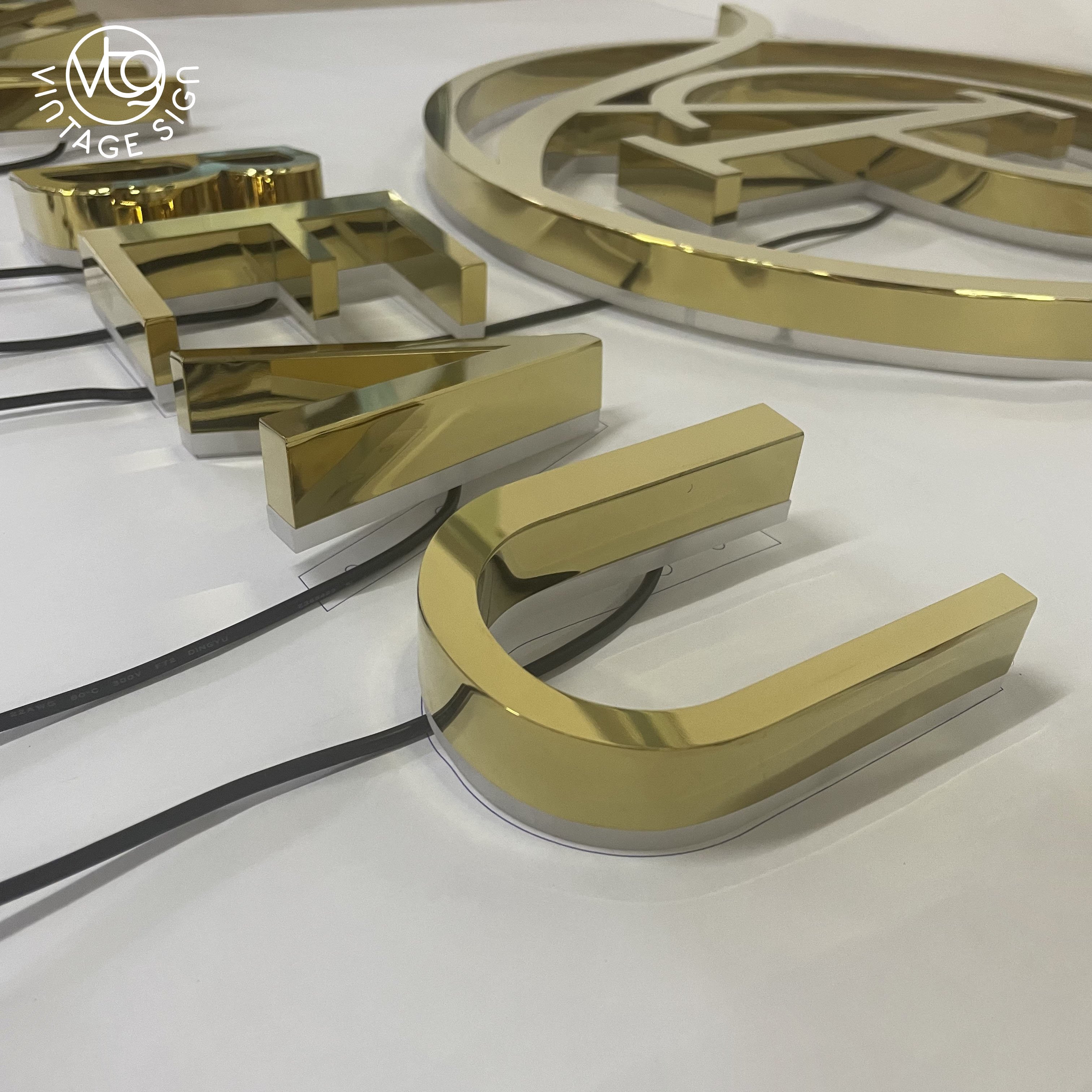 Store Front Outdoor Letter Acrylic Mini Business Logo Led Advertising Letters Sign Outdoor Waterproof Metal Led Channel Letters