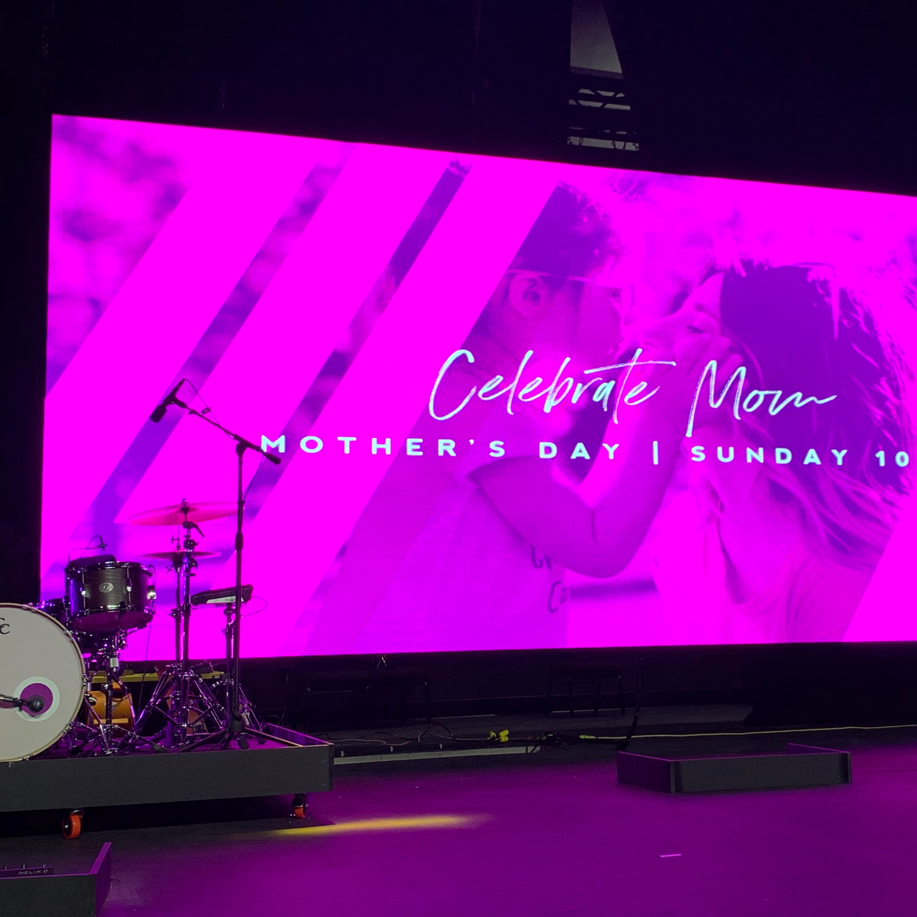 Four Sided LED Indoor SMD P3.91 Led Module Screen Display Led Video Wall Pitch 3.9mm Led Lights Stage Backdrop Video Wall Price