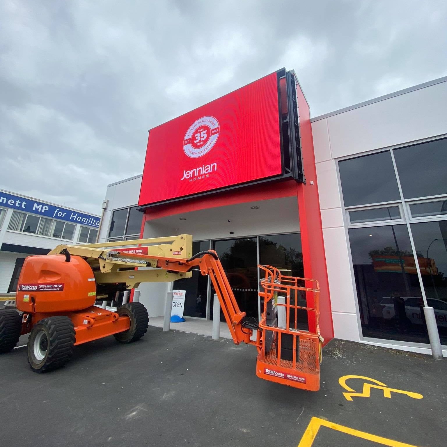 Outdoor Waterproof Advertising Commercial P2.5 LED Module Cabinet Billboard Display Screen Digital Board Banner Sign Panel Sign