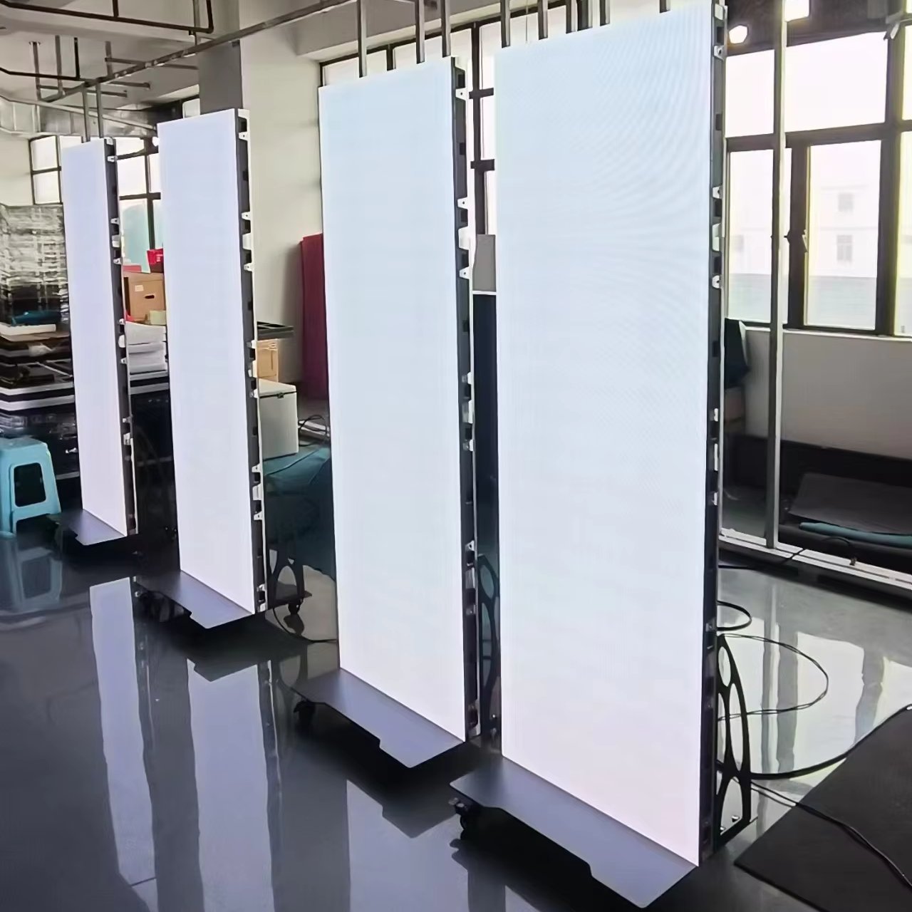 Indoor High Refresh Portable Floor Standing LED Poster Display Vertical LED Board P1.25 640*1920mm LED Poster Screen