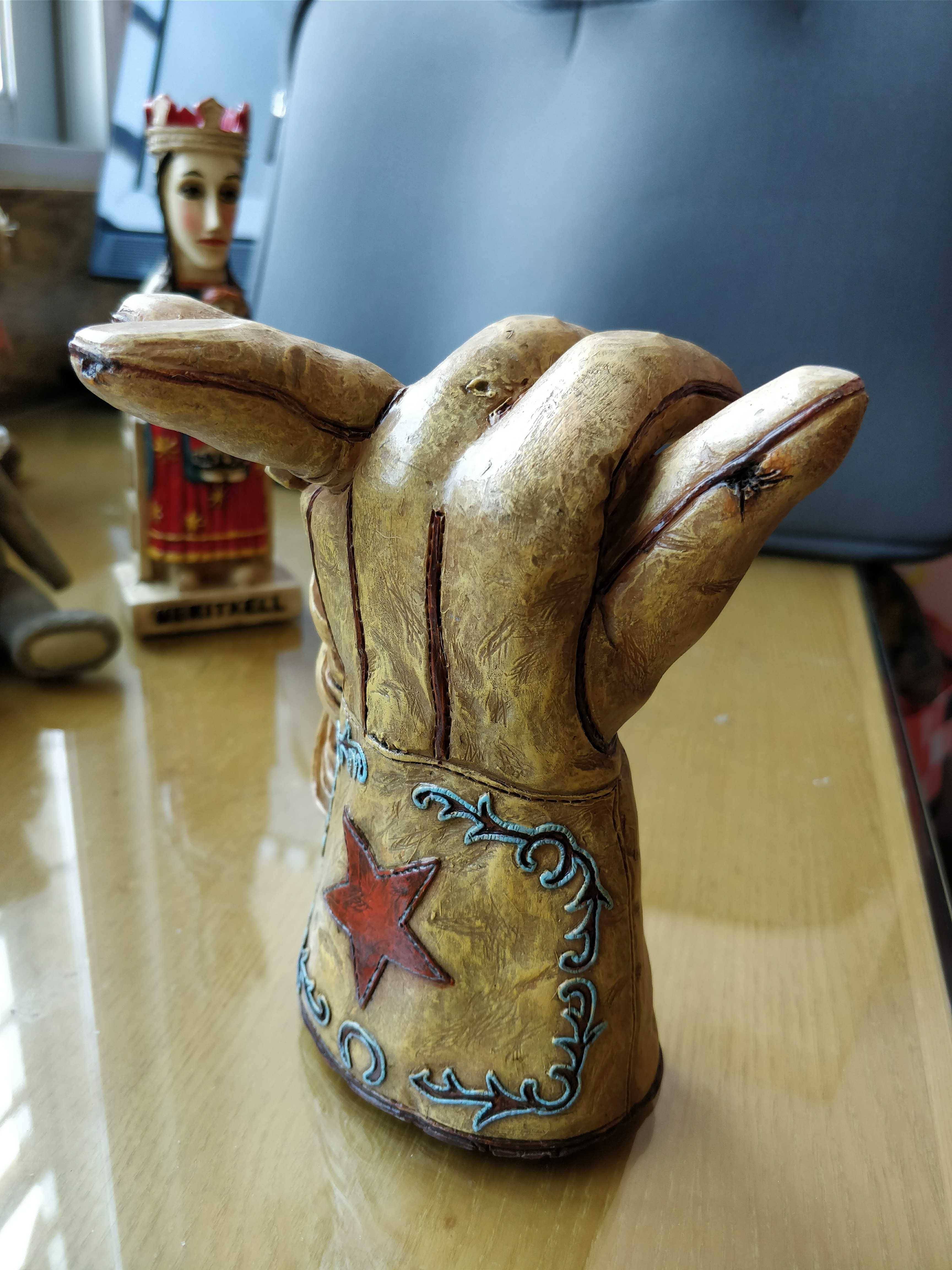 American rural style painted resin denim gloves home window bars decorate small decoration