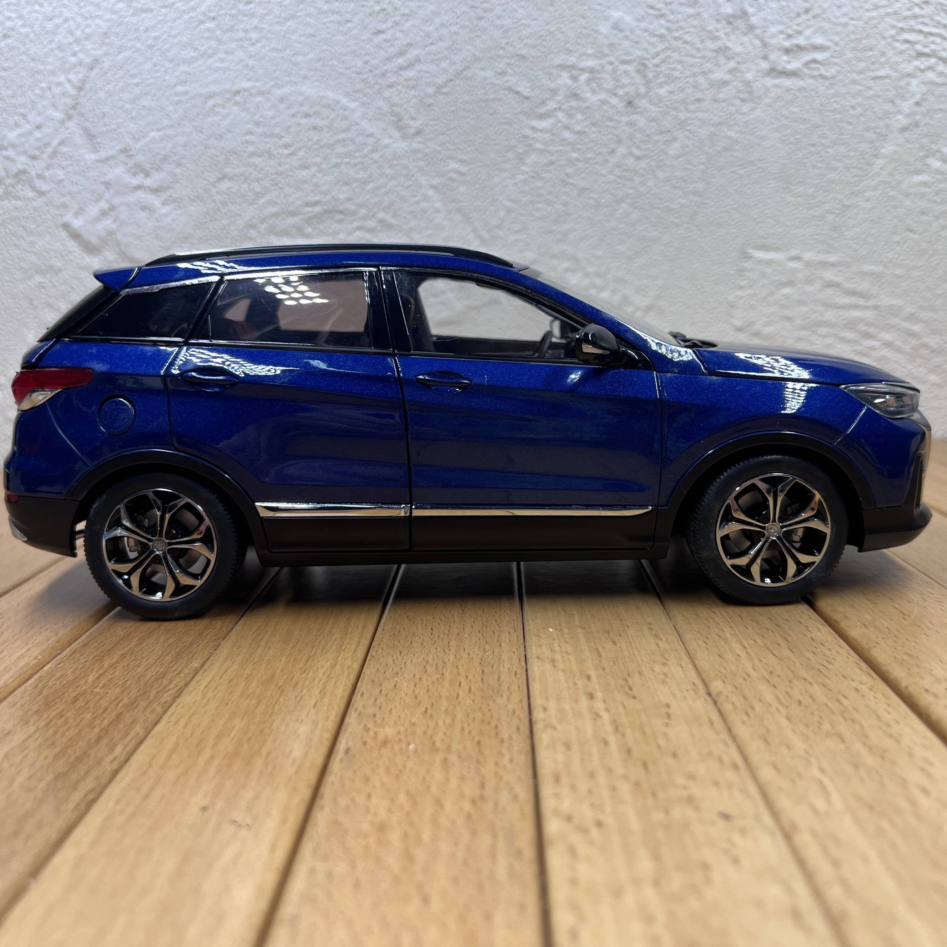 1:18 BAIC Shenbao Zhixing SUV alloy car model swing city off -road vehicle venue scene setting