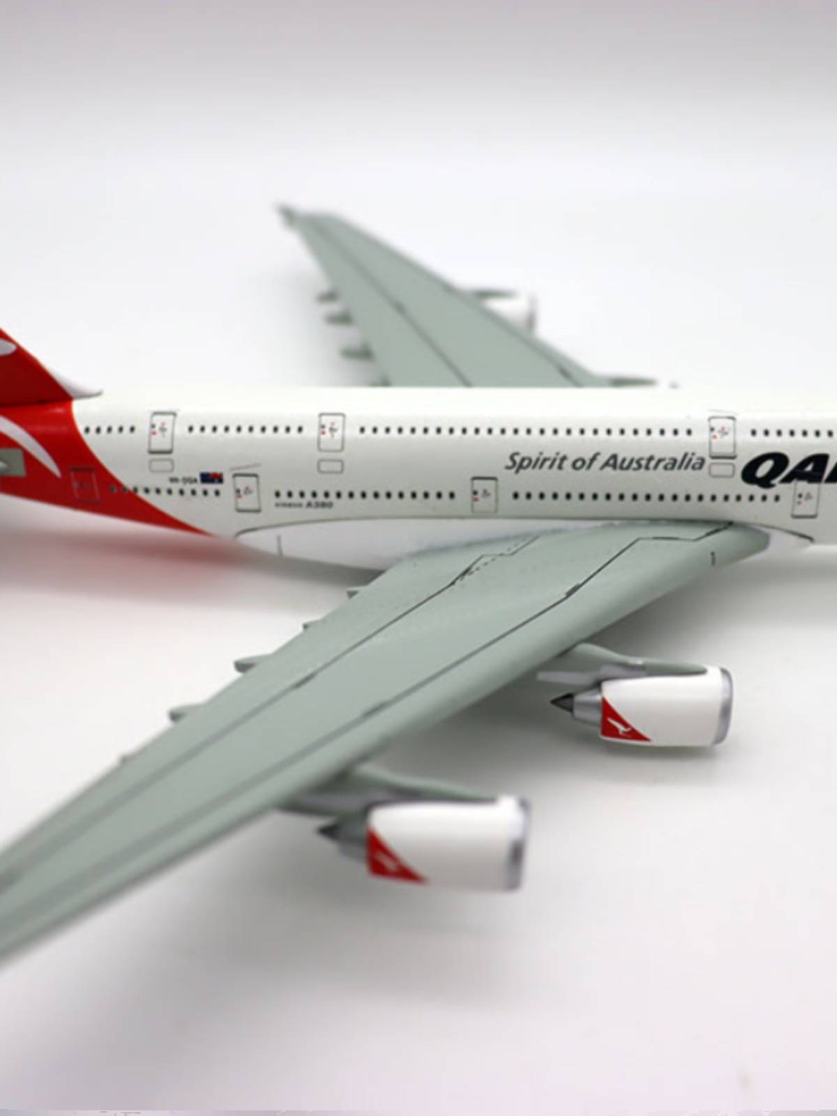 Alloy 1/400 aircraft model Hangs model passenger ornaments