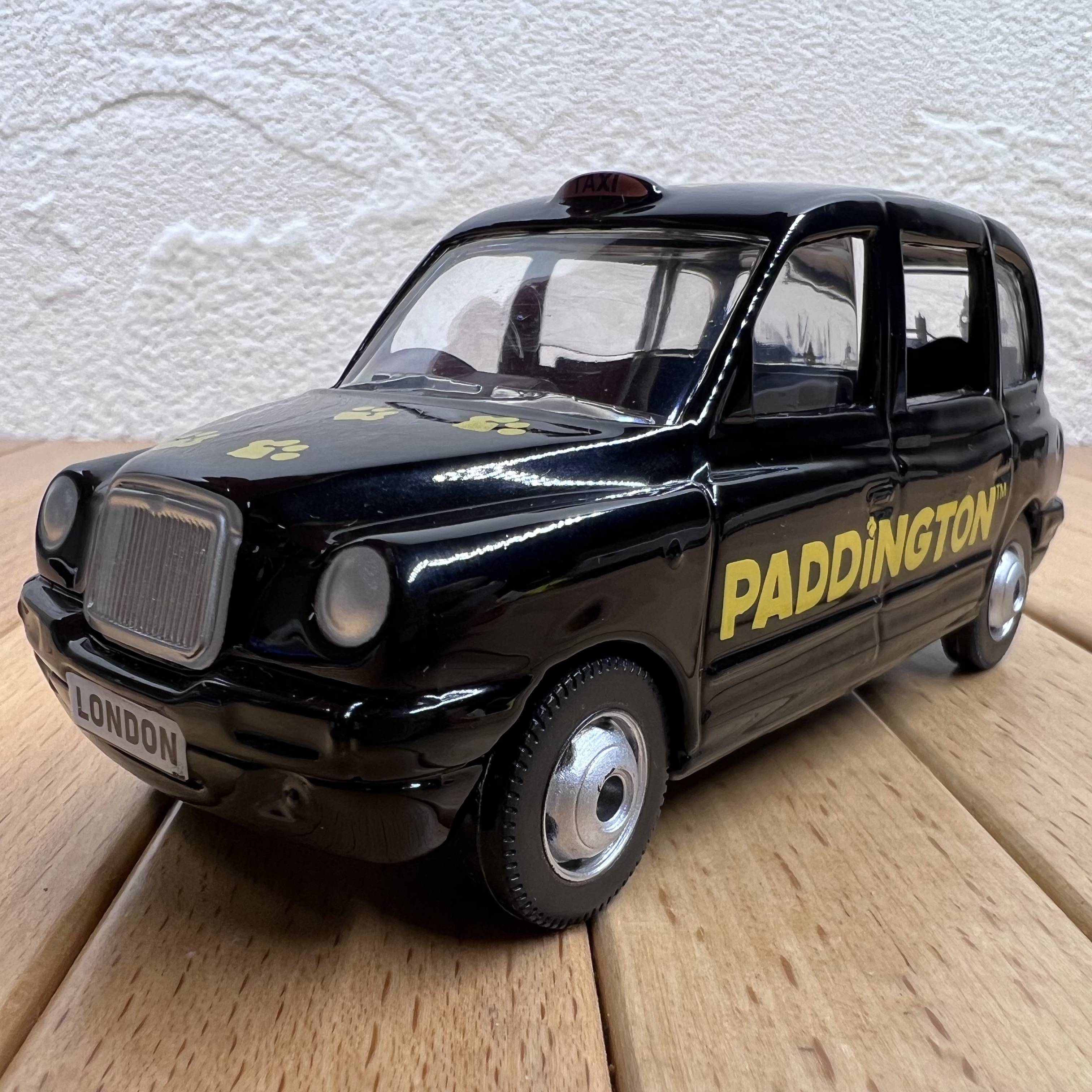 1:36 Shi scene of taxi models in London taxi model decoration