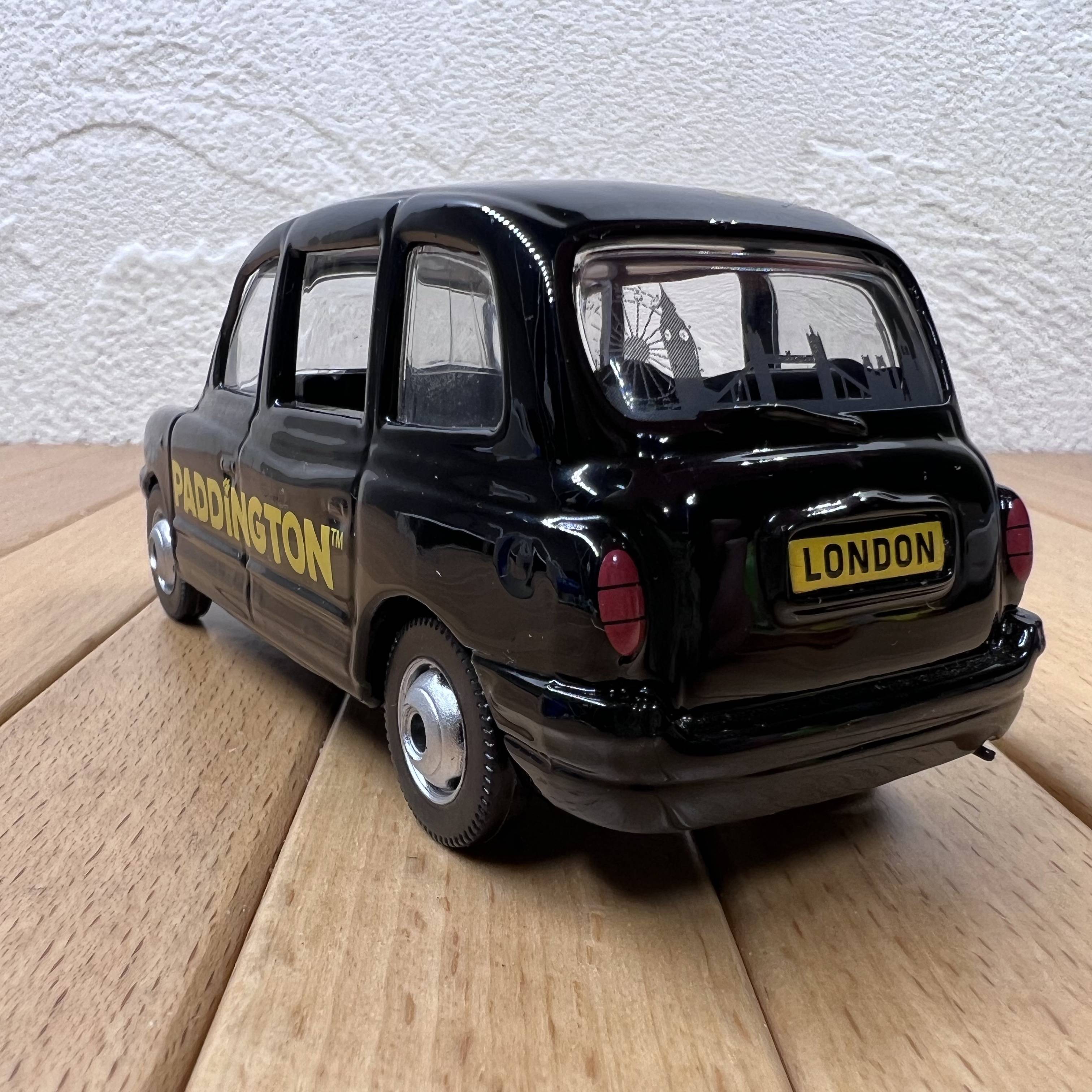1:36 Shi scene of taxi models in London taxi model decoration