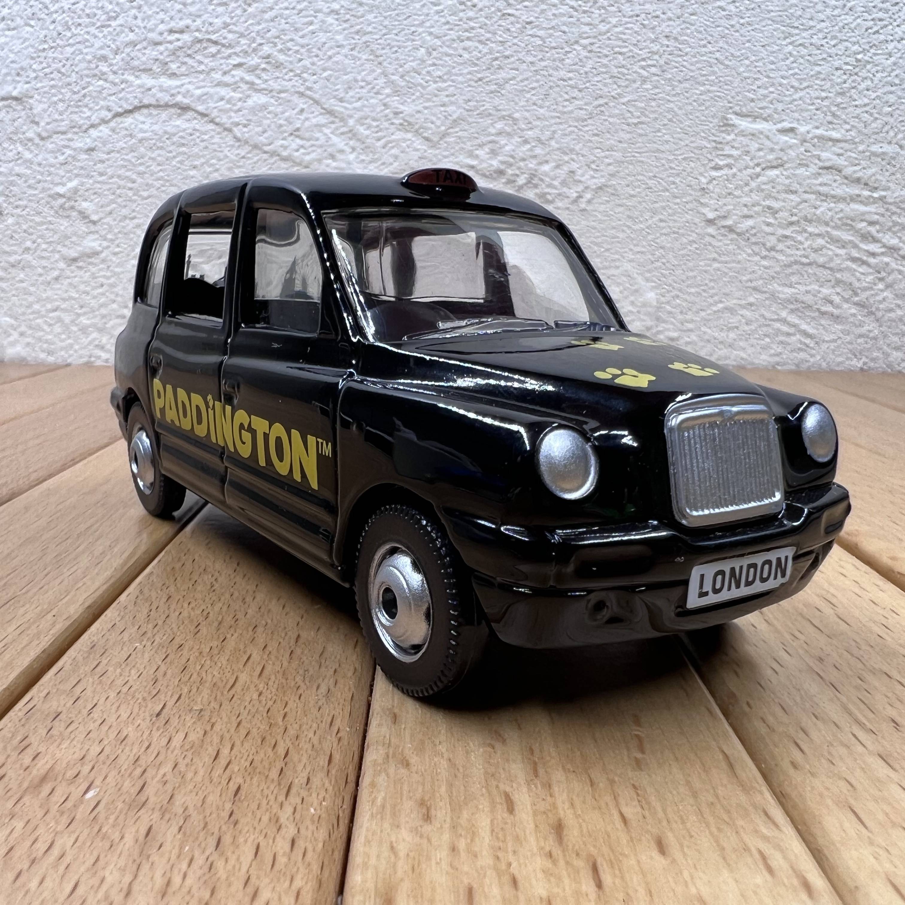 1:36 Shi scene of taxi models in London taxi model decoration