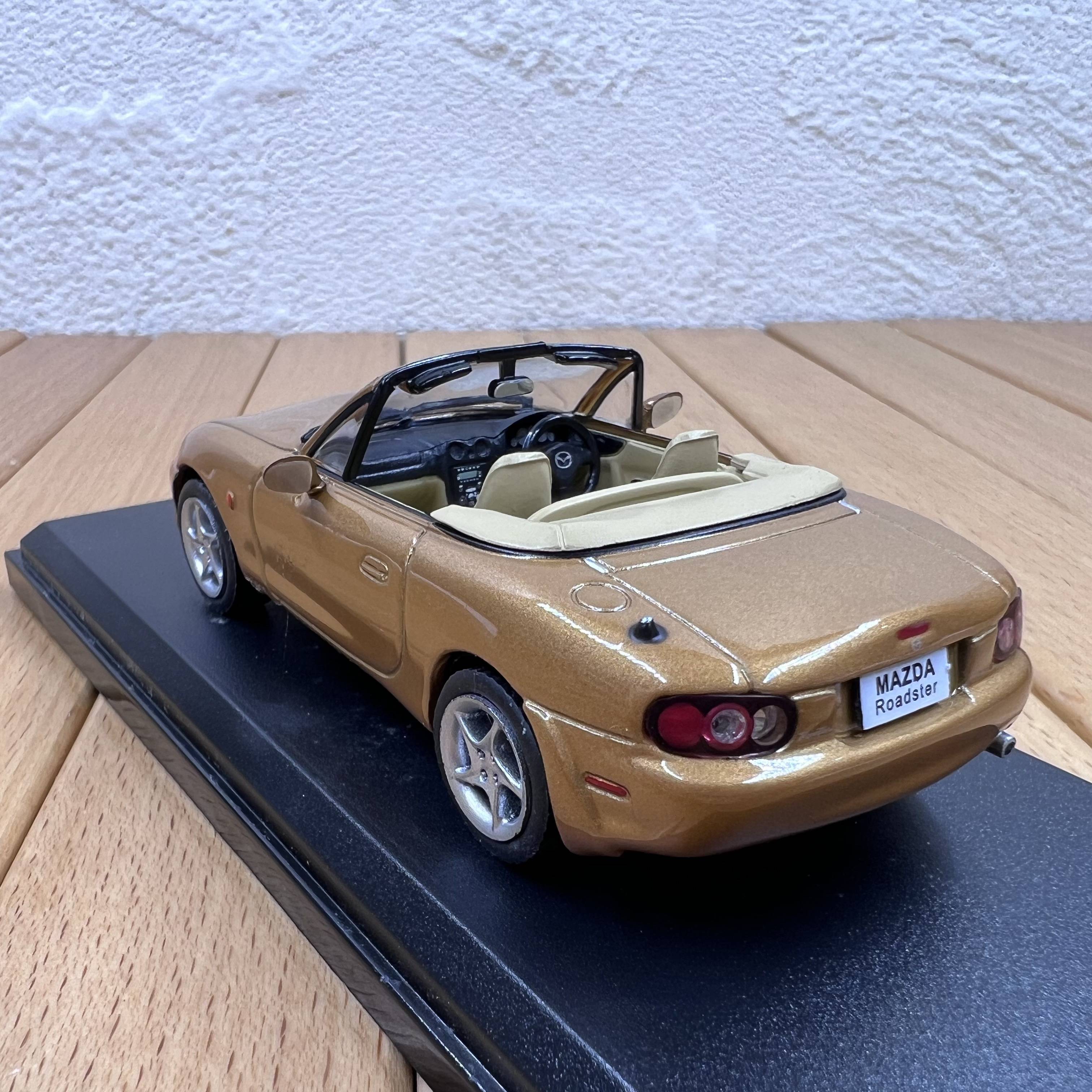 1:43 Mazda 2001 MX-5 classic car model switching sports cars